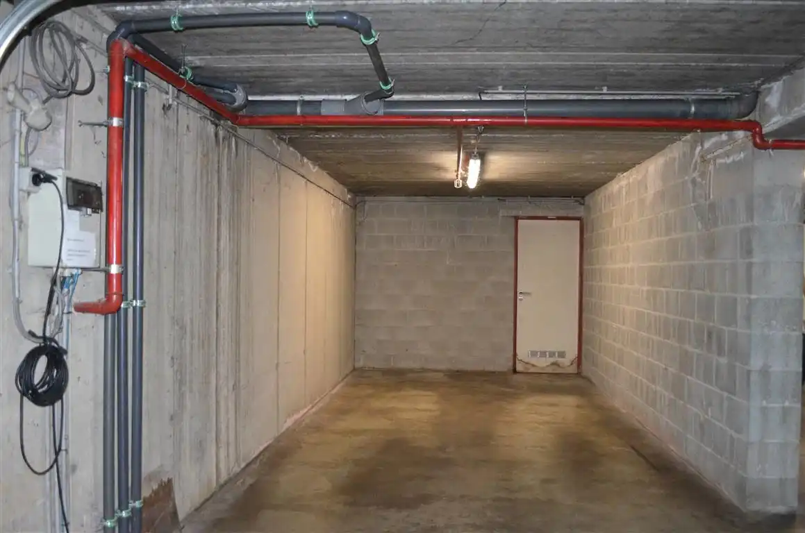 Ruim appartement van bouwjaar 2004 met twee slaapkamers, ondergrondse autostaanplaats en kelder. foto 15