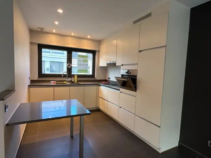 Woning met garage, fietsenberging en ruim terras foto 6