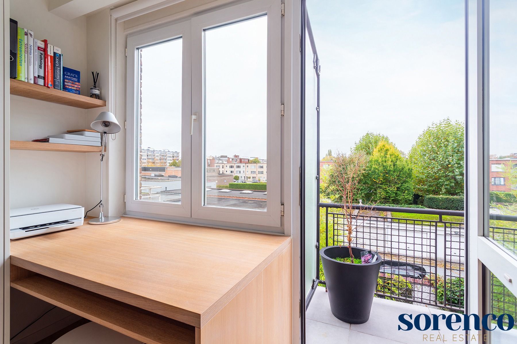 Wilrijk - Gerenoveerd en lichtrijk hoekapp.+ terras. foto 18