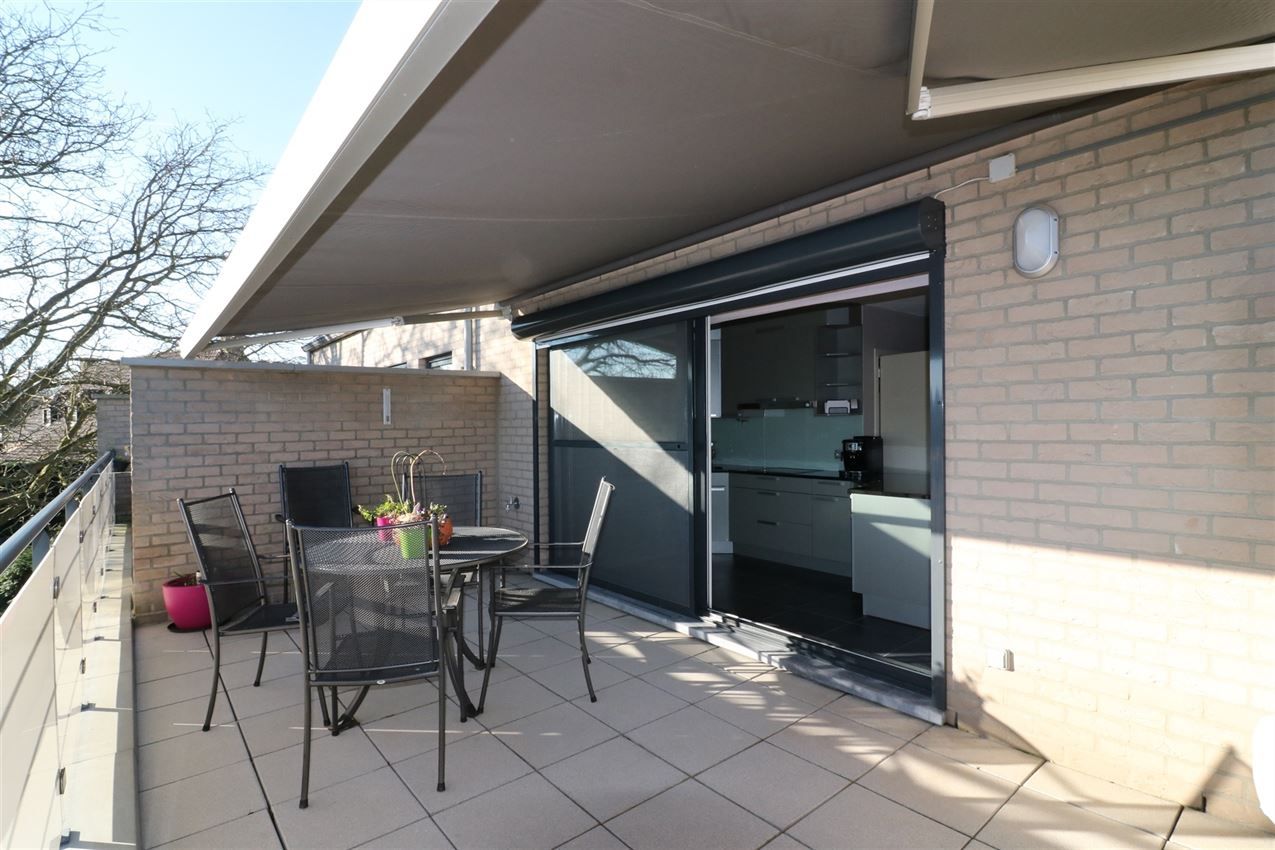 Centraal, doch rustig gelegen duplex met 2 slpk. en afgesloten garage foto 11