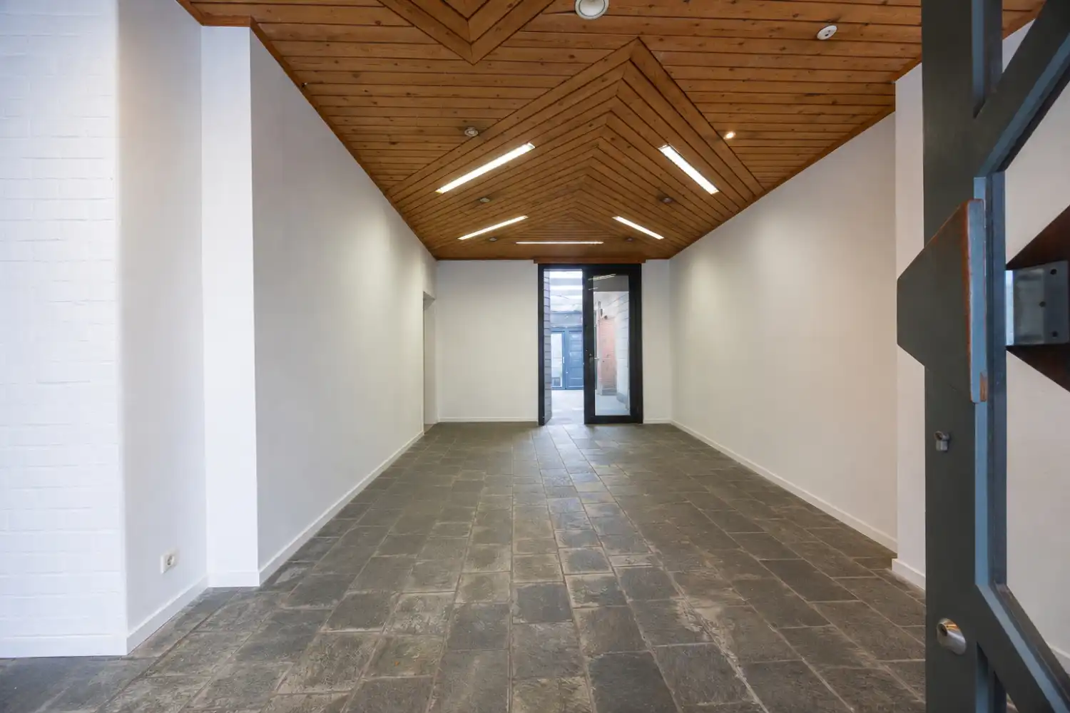 Woning met handelsgelijkvloers op commerciële ligging foto 3