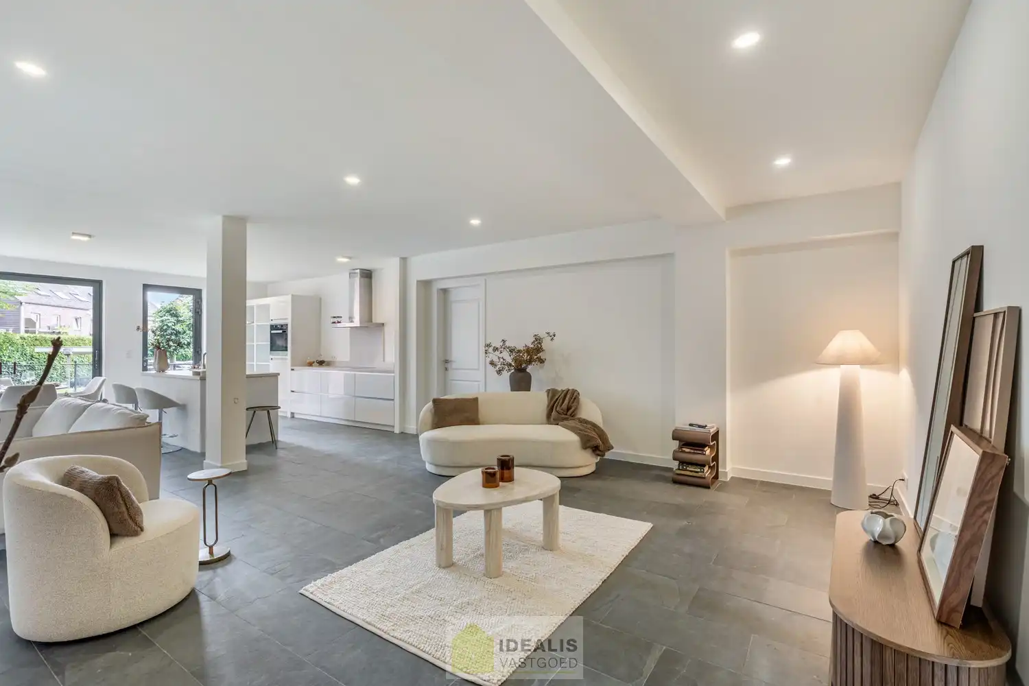 PRACHTIG GERENOVEERD GELIJKVLOERSAPPARTEMENT MET STADSTUIN IN HARTJE HAMONT! foto 11
