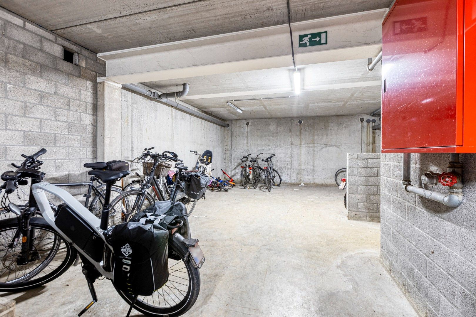 Instapklaar gelijkvloers appartement met 3 slpks, kelderberging en parking te OLV Olen ! foto 25