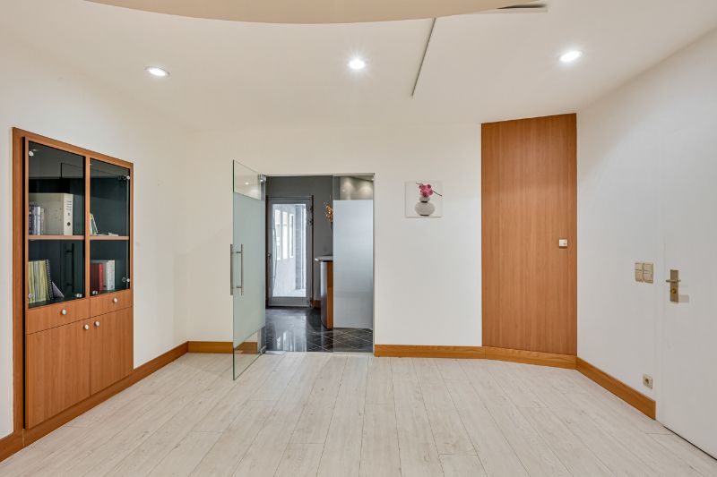 Goedgelegen OPBRENGSTEIGENDOM in centrum Gavere foto 3