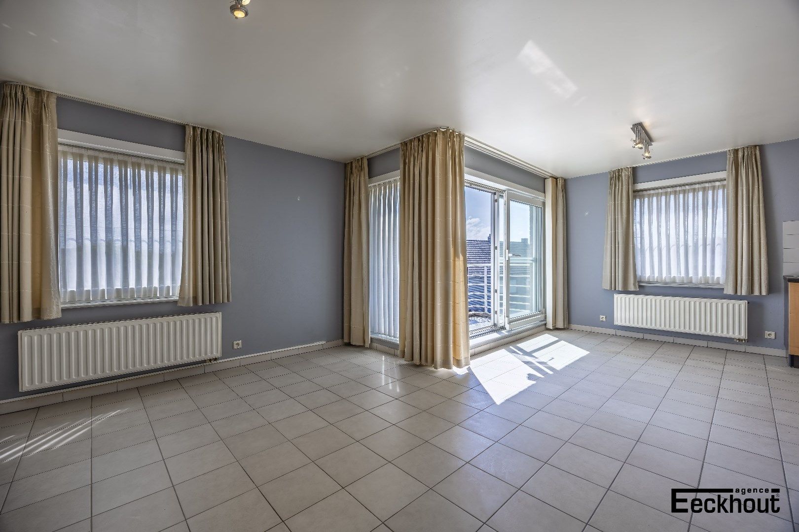 Hoekappartement met terras in kleine residentie te Bredene. foto 3