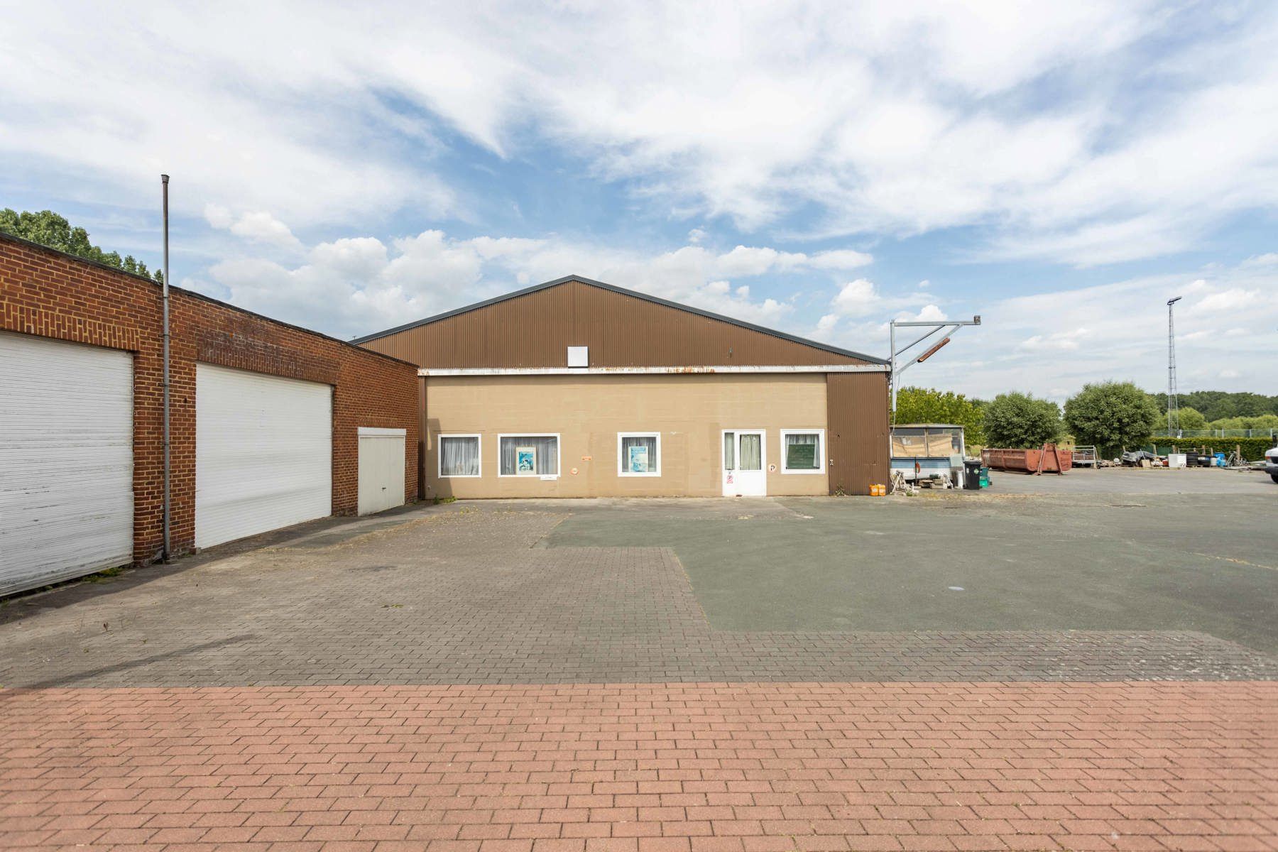 Investeringsproject op 4123 m2, 2 woningen + loods foto 10