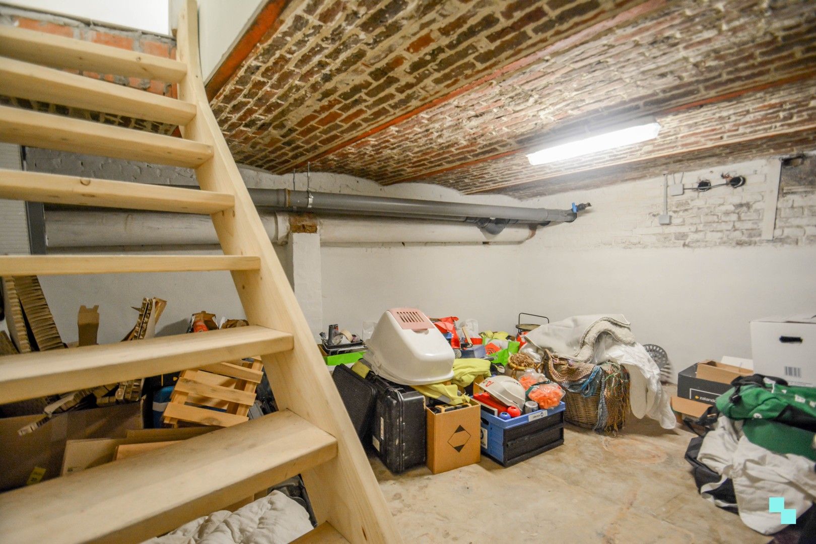 Gesloten bebouwing in hartje Izegem foto 7