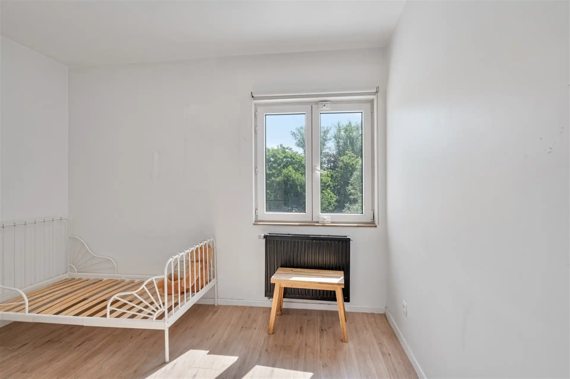 Prachtige HOB met vier slaapkamers, bureau en grote tuin foto 11