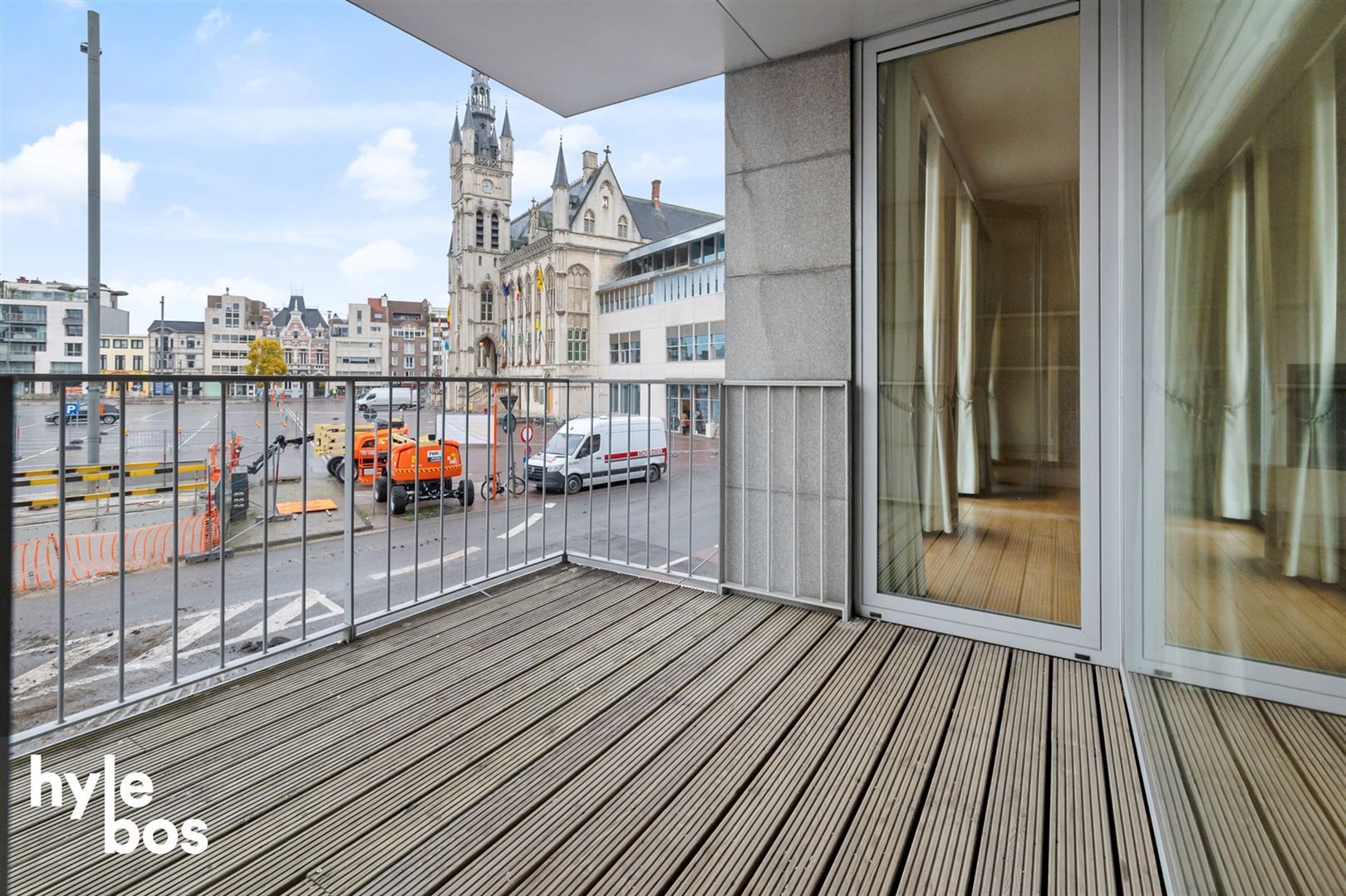 Riant appartement met zicht op Grote Markt te Sint-Niklaas foto 8