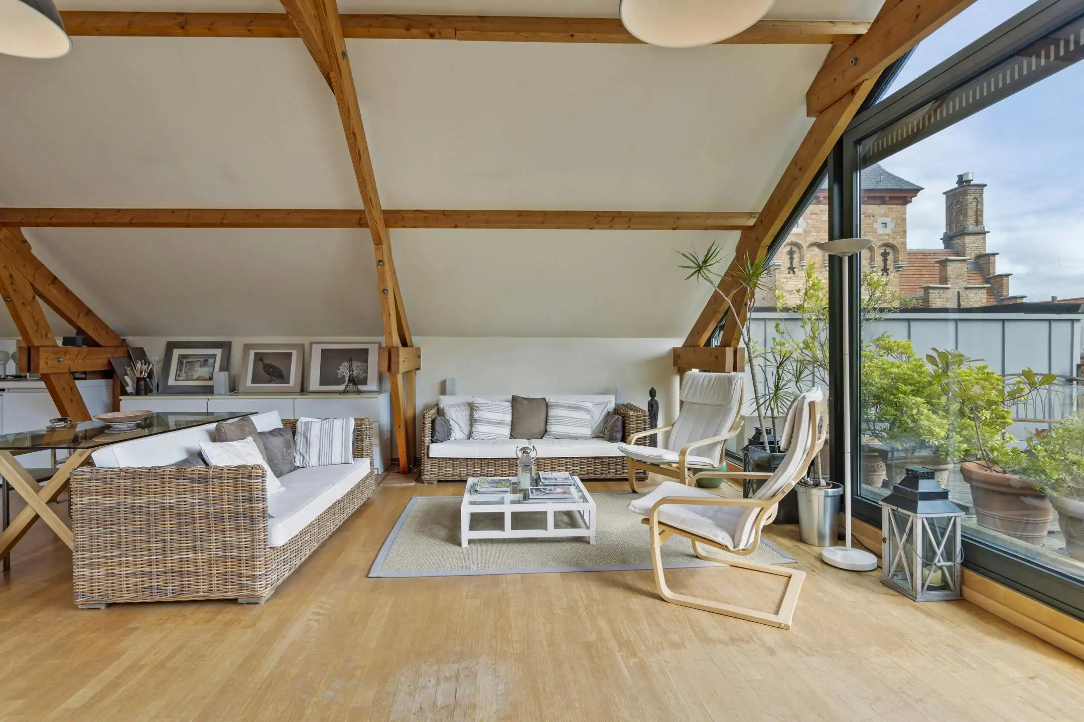 Ruim, lichtrijk appartement met twee slaapkamers te koop in Brugge foto 4