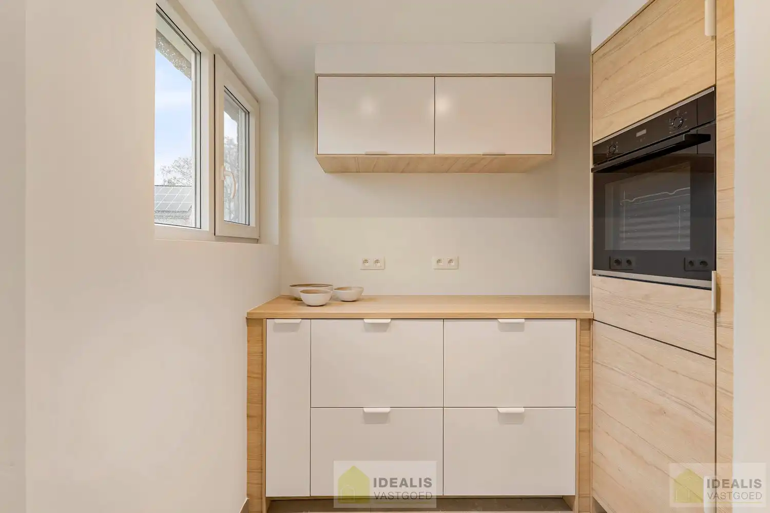 IDEALIS VASTGOED – Schitterend volledig vernieuwde woning met een heerlijke open leefruimte, luxe keuken, 3 ruime slaapkamers, twee badkamers én een ruime wasplaats! Dit heerlijke huis bevindt zich op een perceel van maar liefst 7a 94ca vlak bij het centrum van Eksel - EEN MUST VISIT! - foto 8