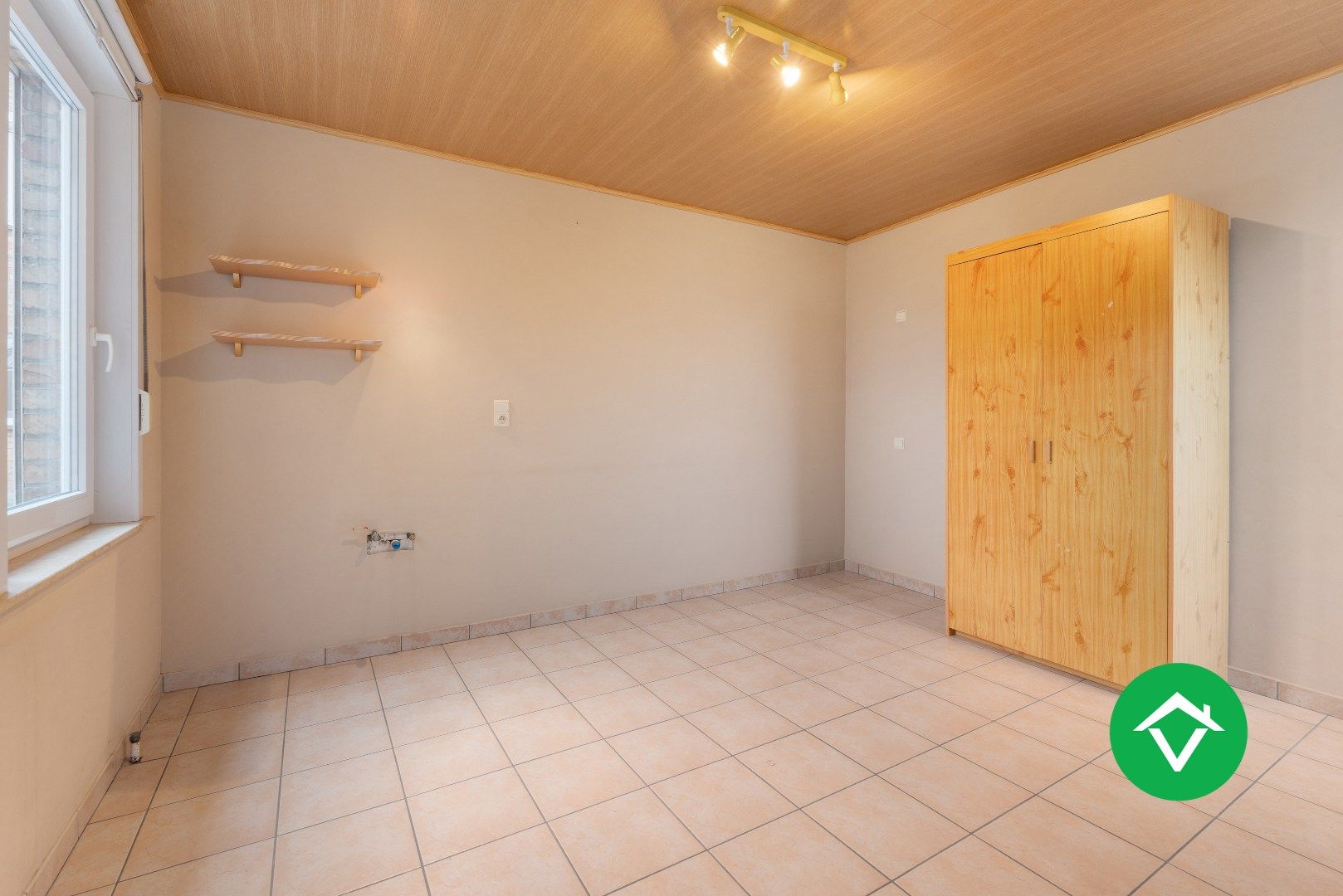 Veelzijdig handelspand met woonst en twee verhuurde appartementen in centrum Aartrijke foto 12