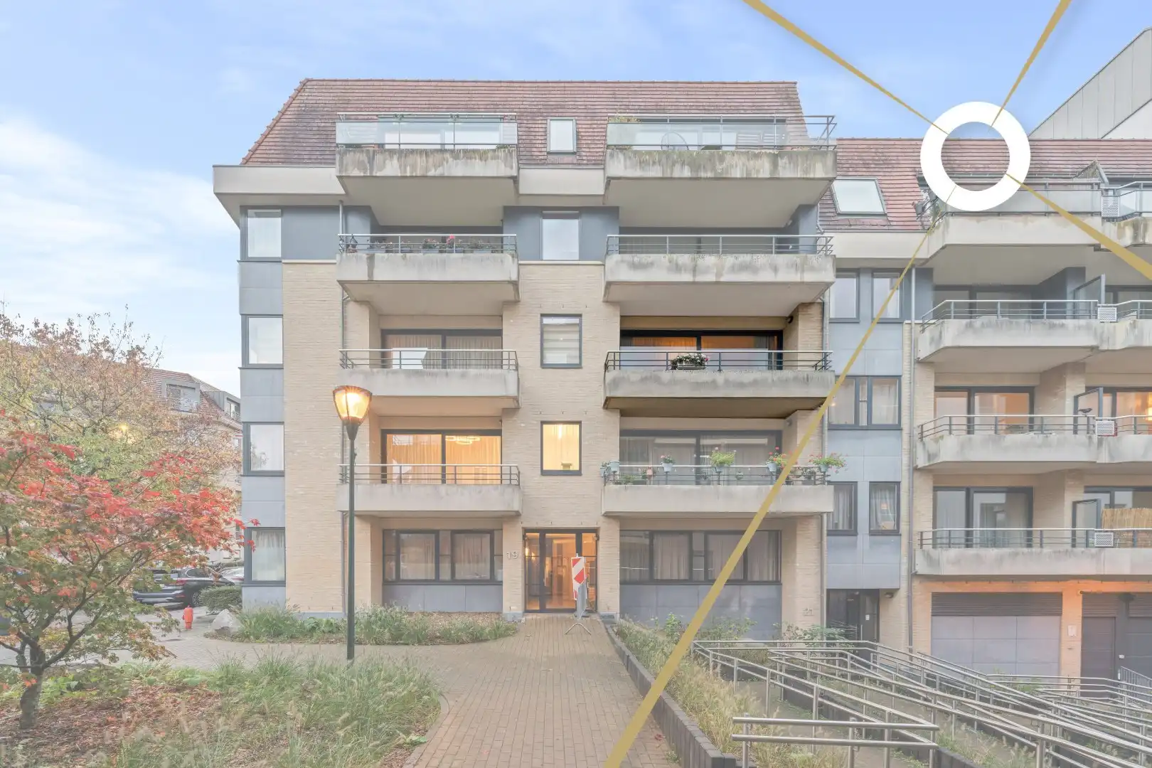 Charmant en lichtrijk appartement met terras op gunstige ligging vlak bij Brussel! foto {{pictureIndex}}