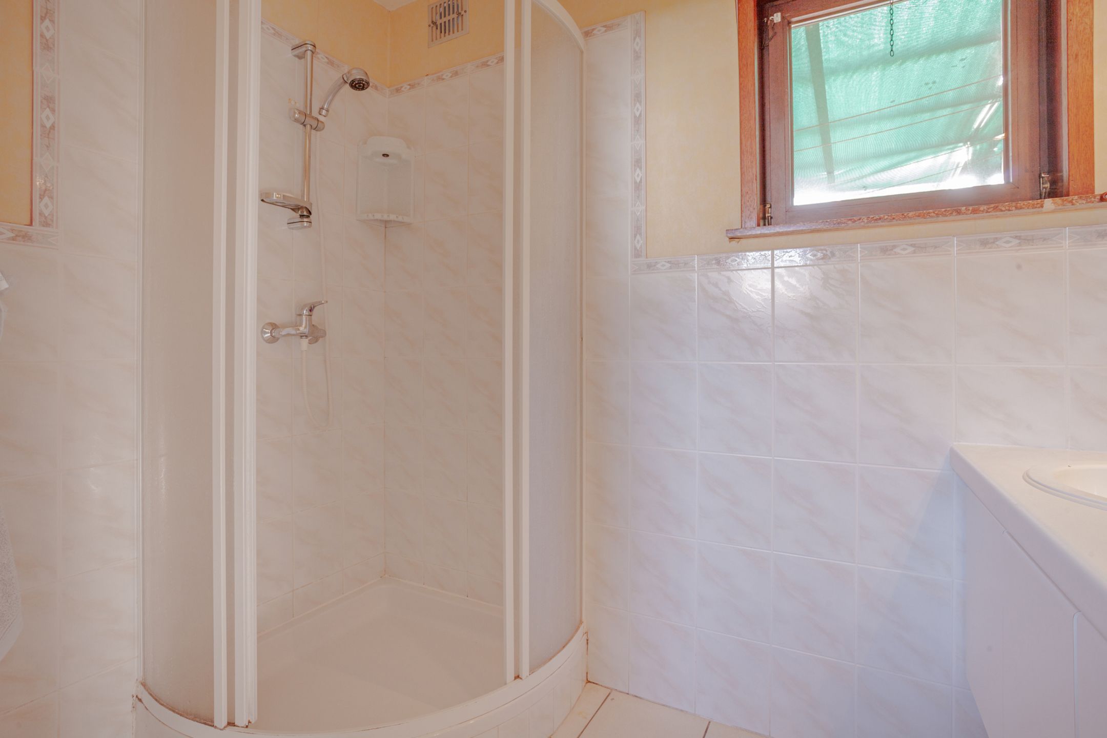 Te renoveren alleenstaande woning foto 10