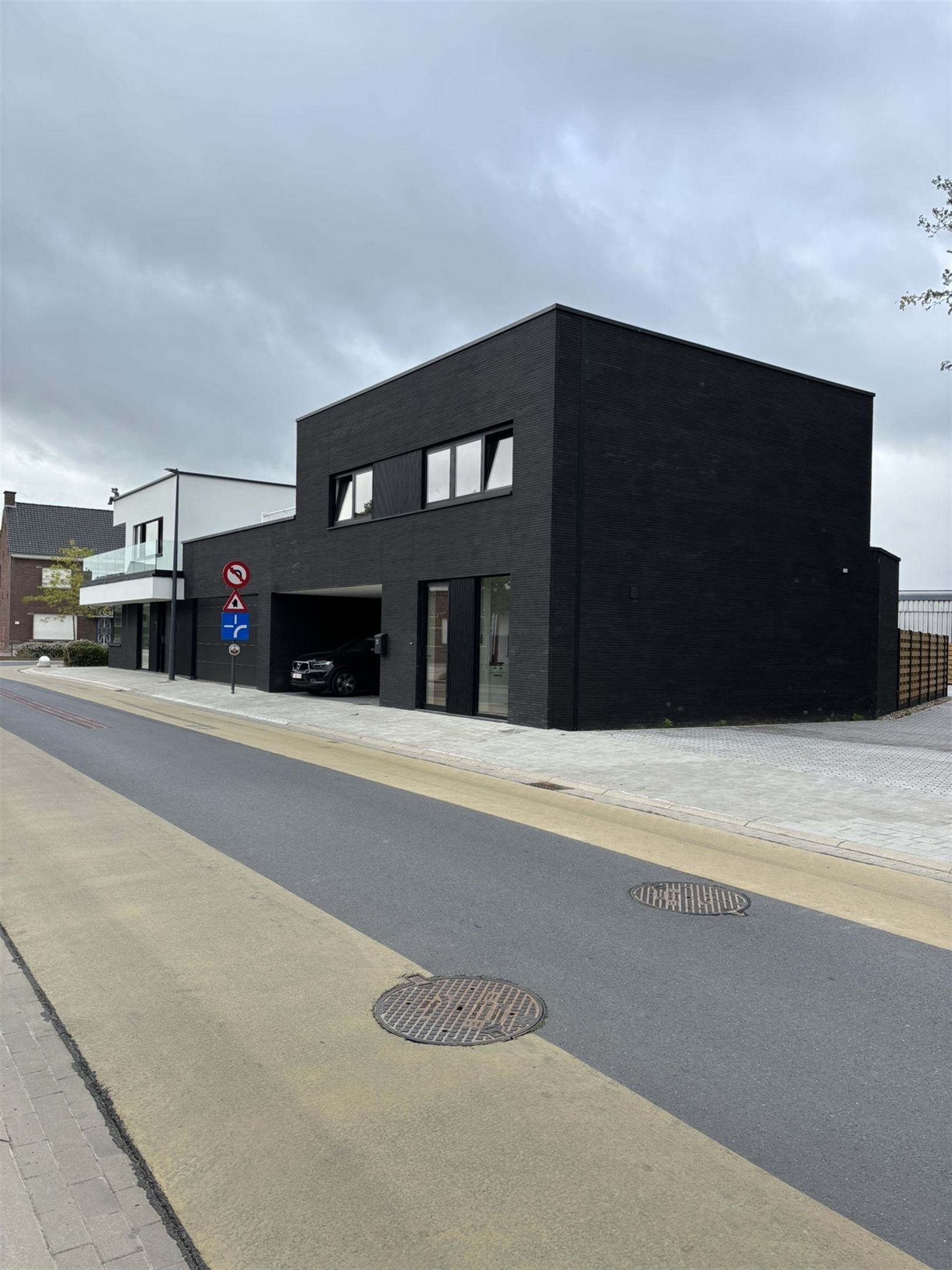Stadswoning met 3 slaapkamers en carport foto 3