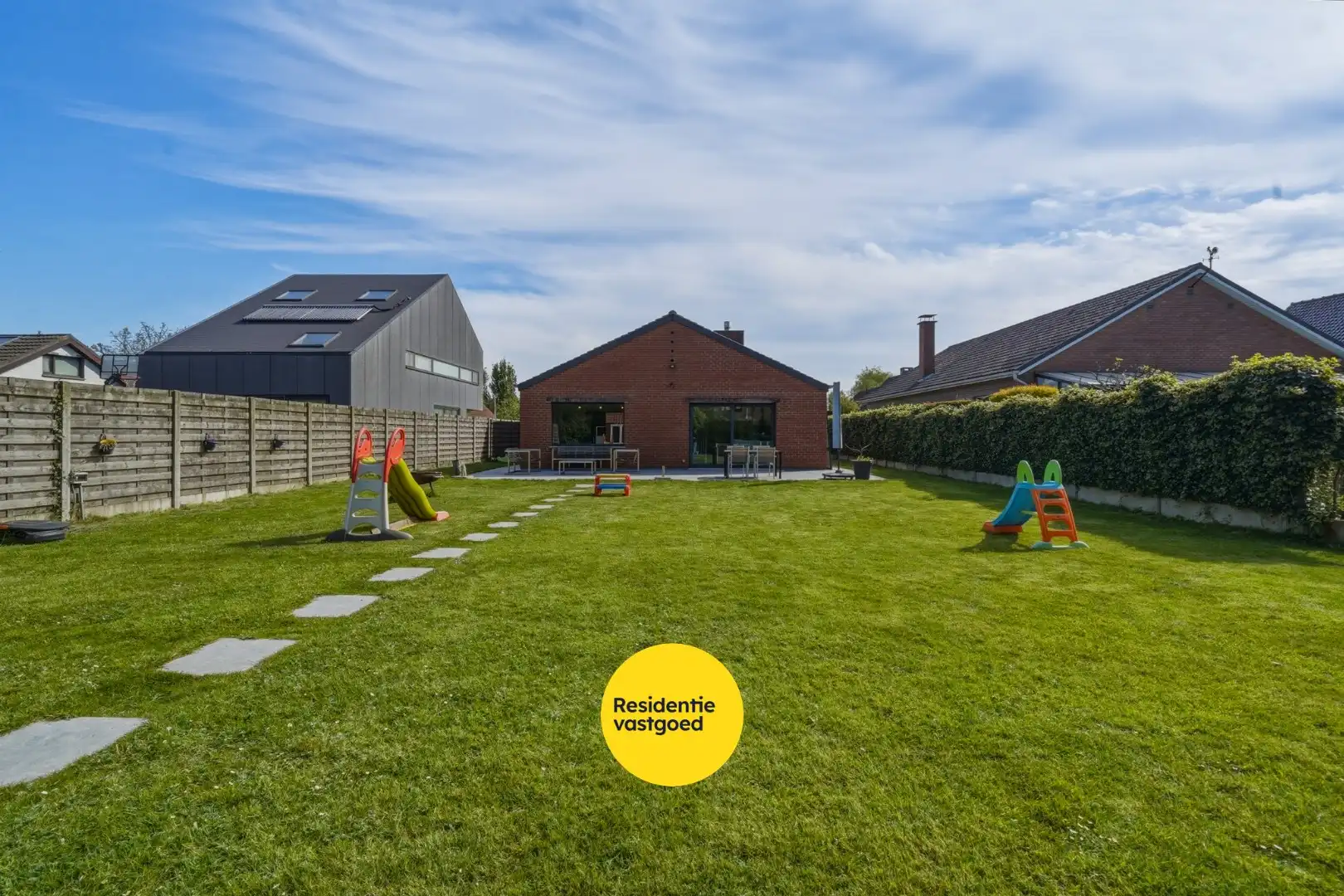 Instapklare ruime bungalow met zongerichte tuin in hartje Oudenburg! foto 26