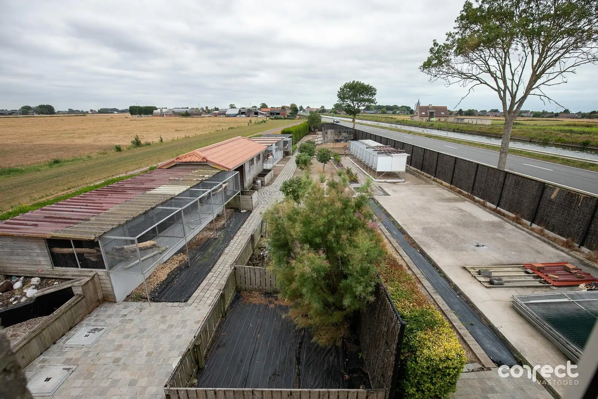 Landelijk gelegen woning op ruim perceel nabij de kust. foto 16