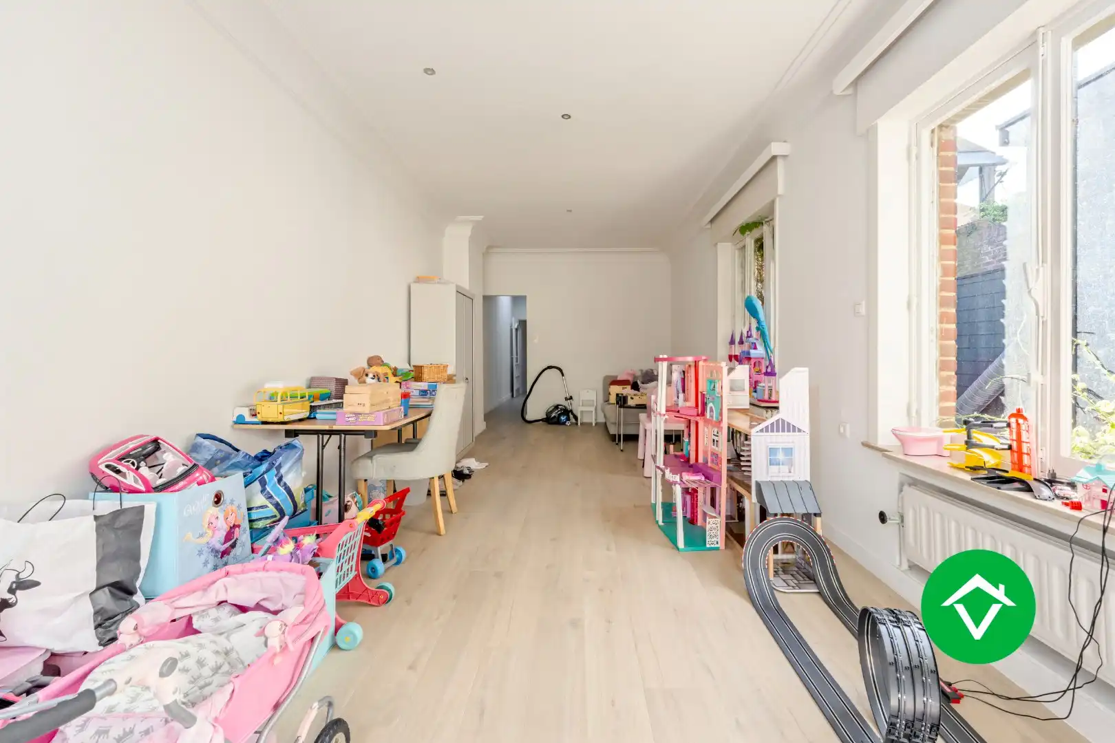 Ruim triplex appartement met 5 slaapkamers, in het centrum van Torhout foto 11
