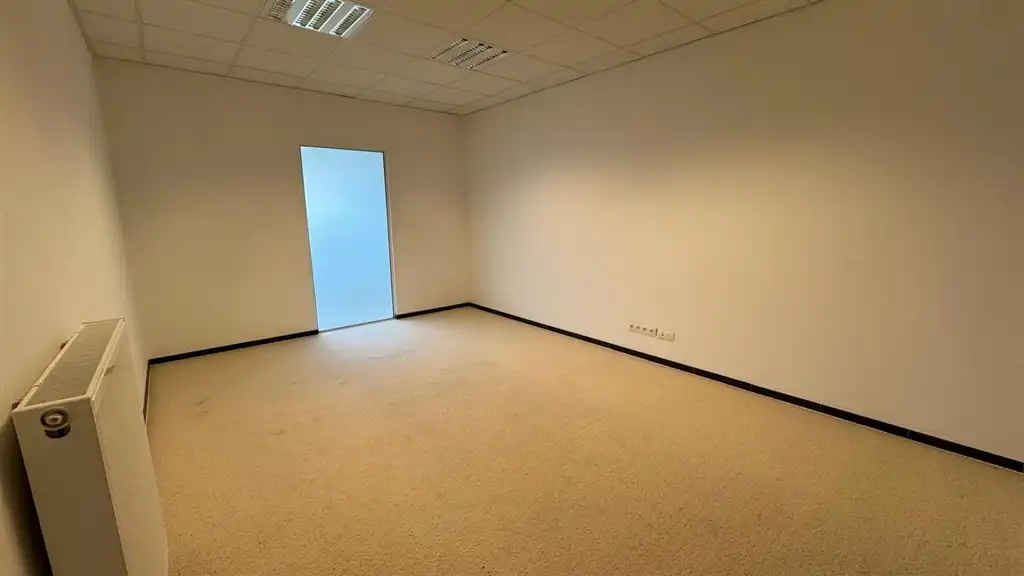 Te Huur: Magazijn met kantoor te Mechelen nabij R6 en E19  foto 11