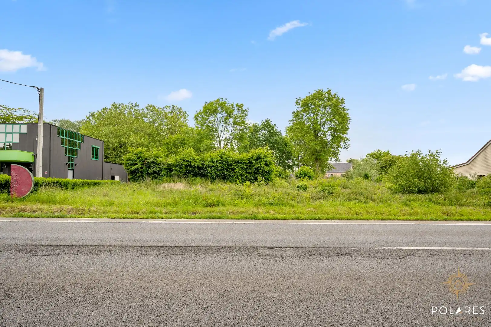 Ruime open bebouwing met grote tuin op perceel van 1790m² in Heist-op-den-Berg met oostelijke oriëntatie foto {{pictureIndex}}