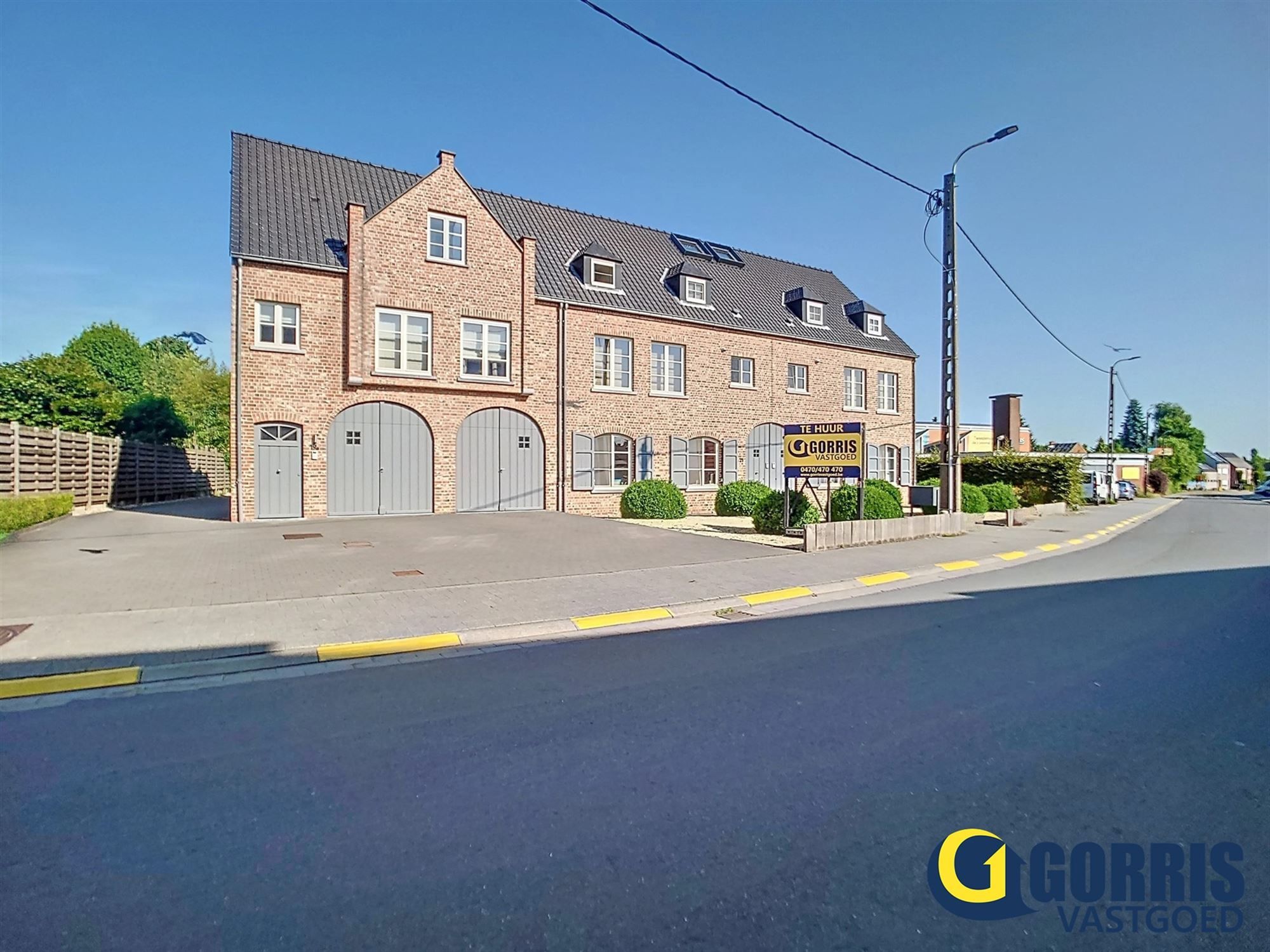 Prachtig ruim gelijkvloers appartement in het centrum van Heist foto {{pictureIndex}}