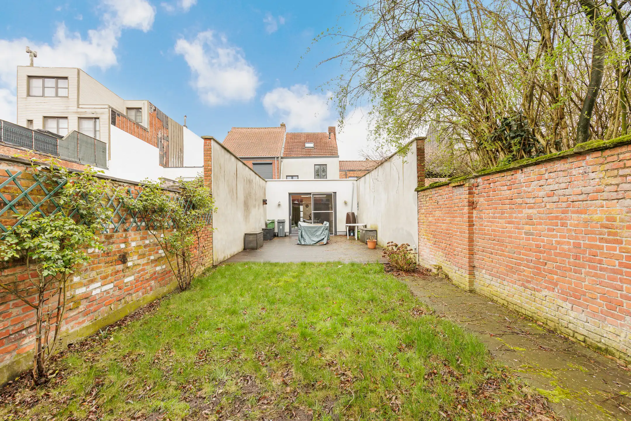 Instapklare  woning met drie slaapkamers en stadstuintje foto 2