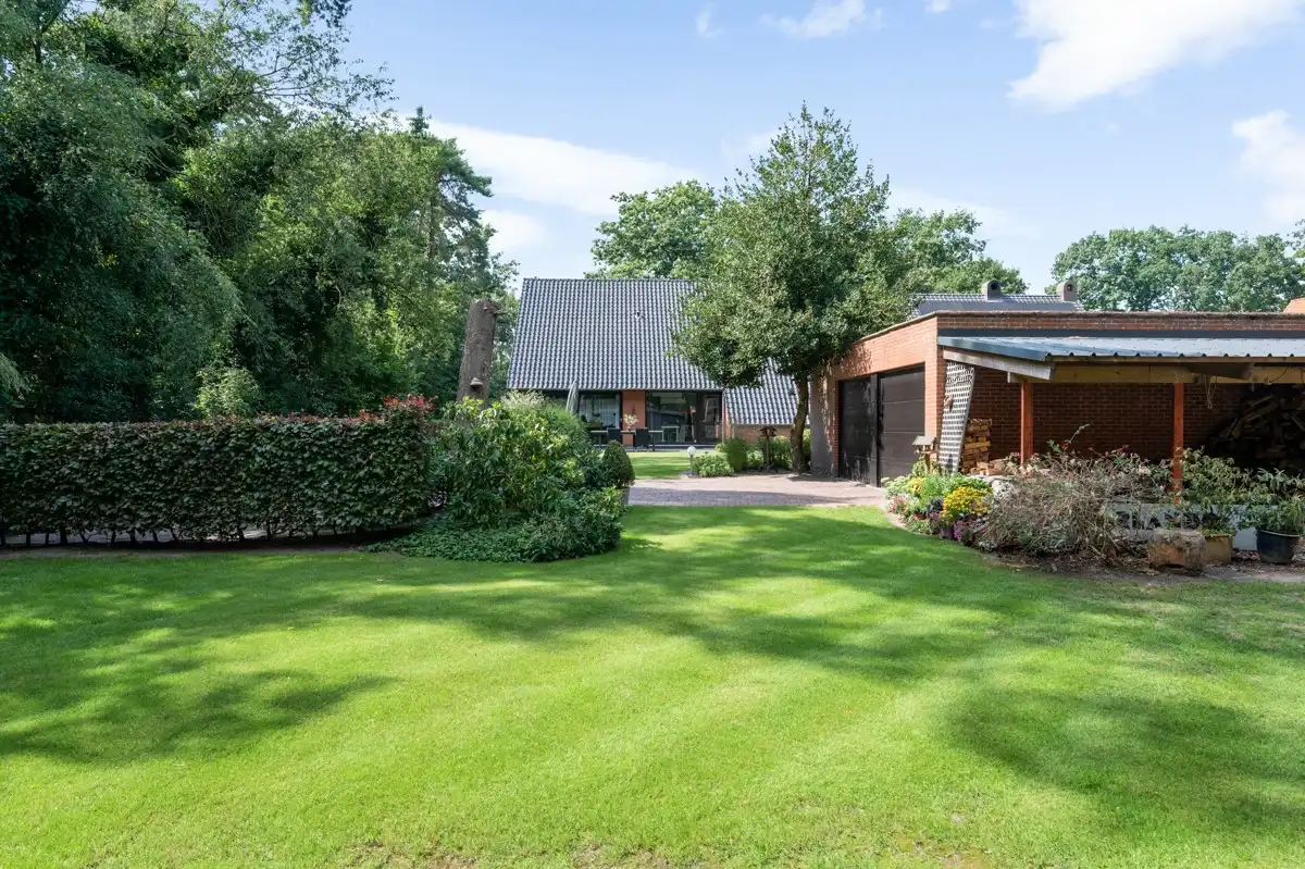 Ruime gezinswoning op 1135 m² met mogelijkheid tot 5 slaapkamers vlakbij het centrum van Zoersel. foto 21