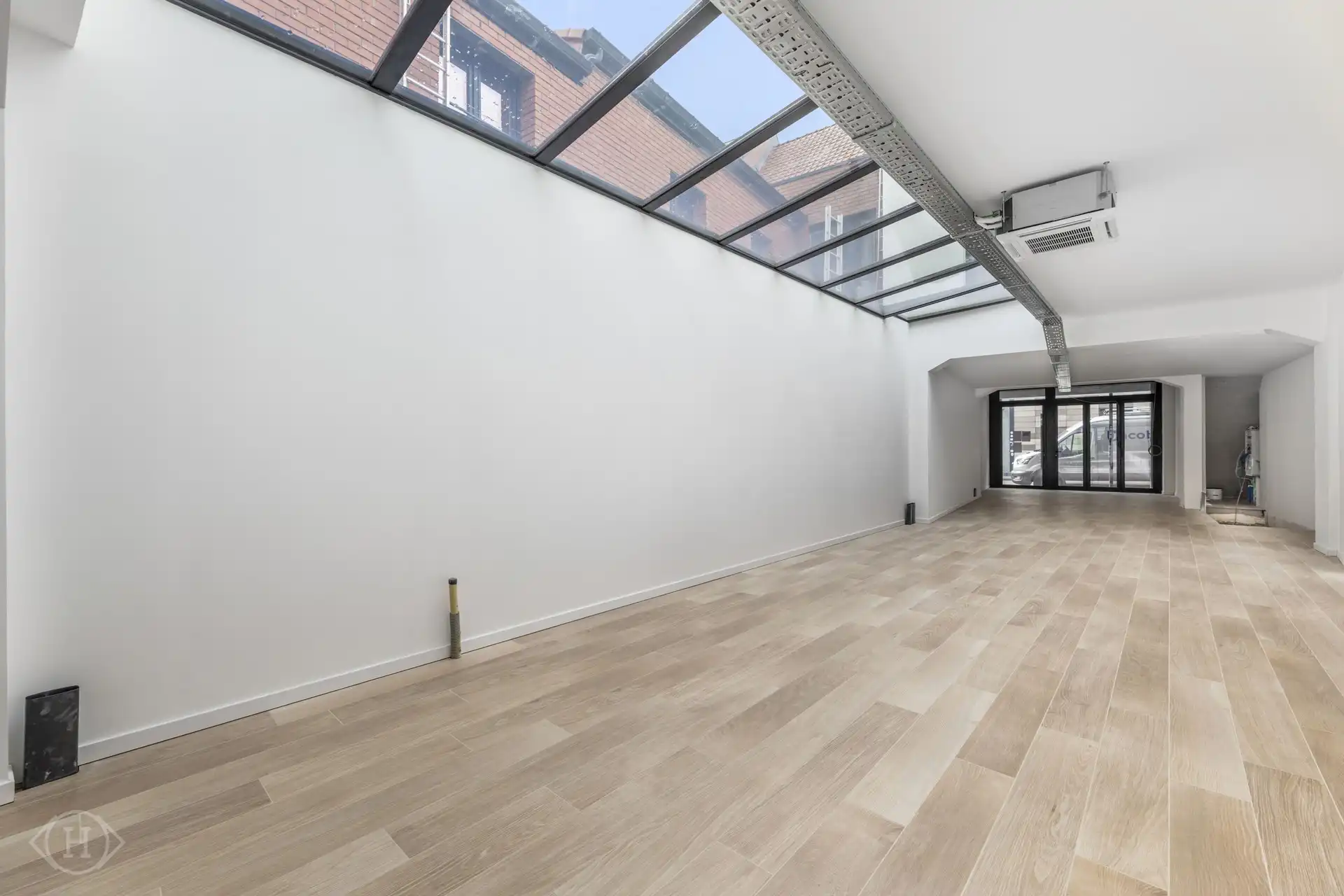 Instapklare handelsruimte met veel lichtinval en stadstuintje foto 13