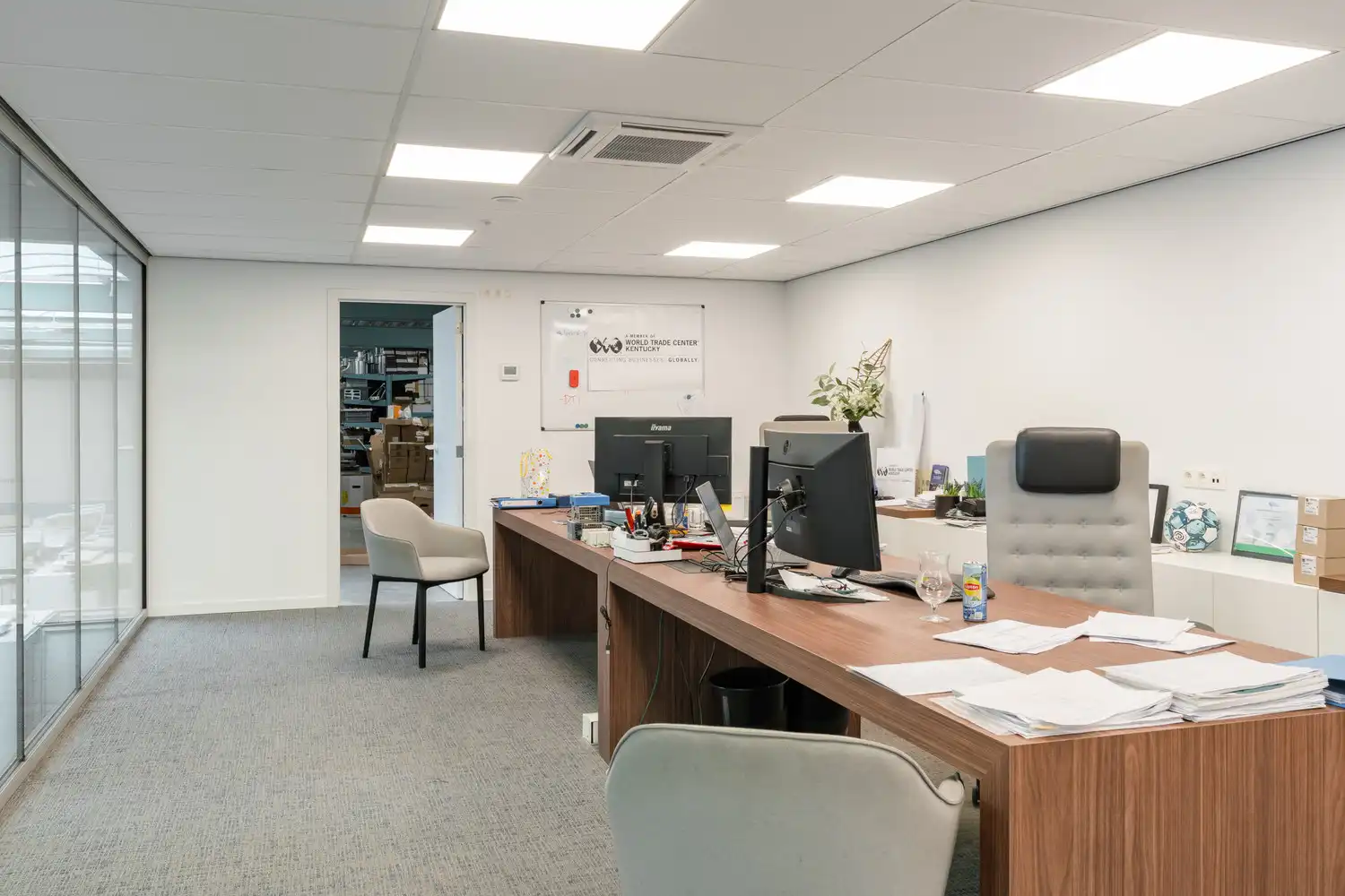 BEDRIJFSPAND MET CONCIERGEWONING foto 105