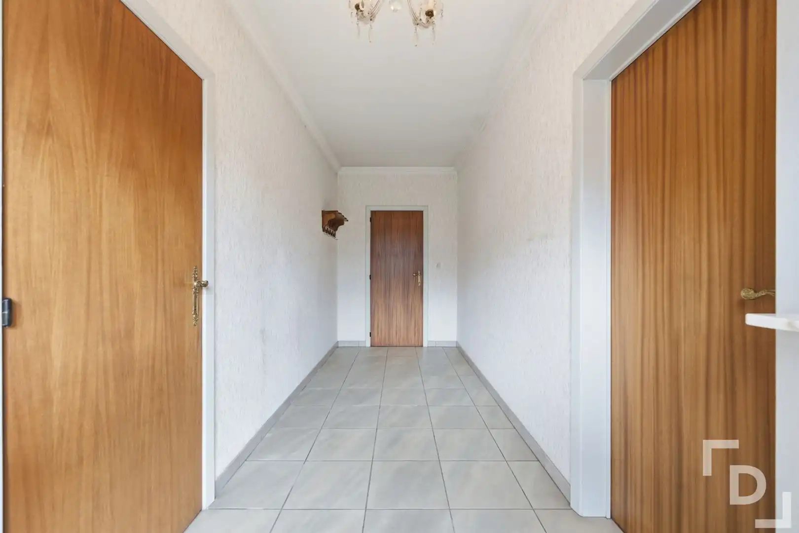 Losstaande woning met landelijke verzichten te koop in Ieper. foto 9