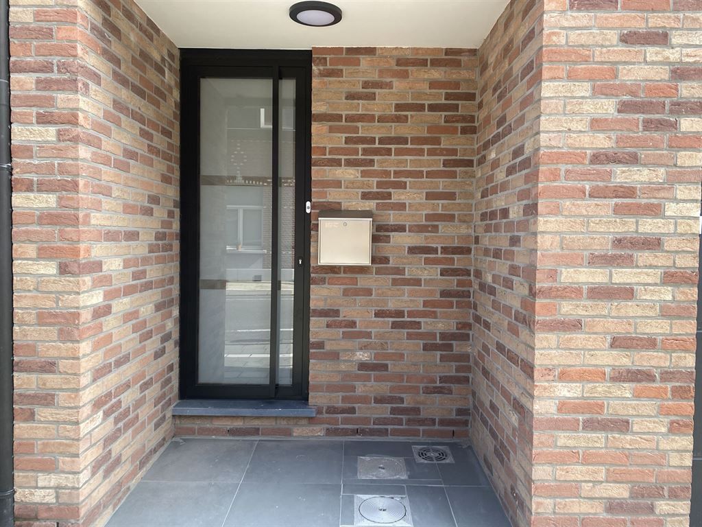 Moderne nieuwbouwwoning in rustige doodlopende straat. foto 2