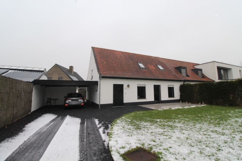 Gerenoveerde woning met drie/vier slaapkamers te Kachtem foto 2