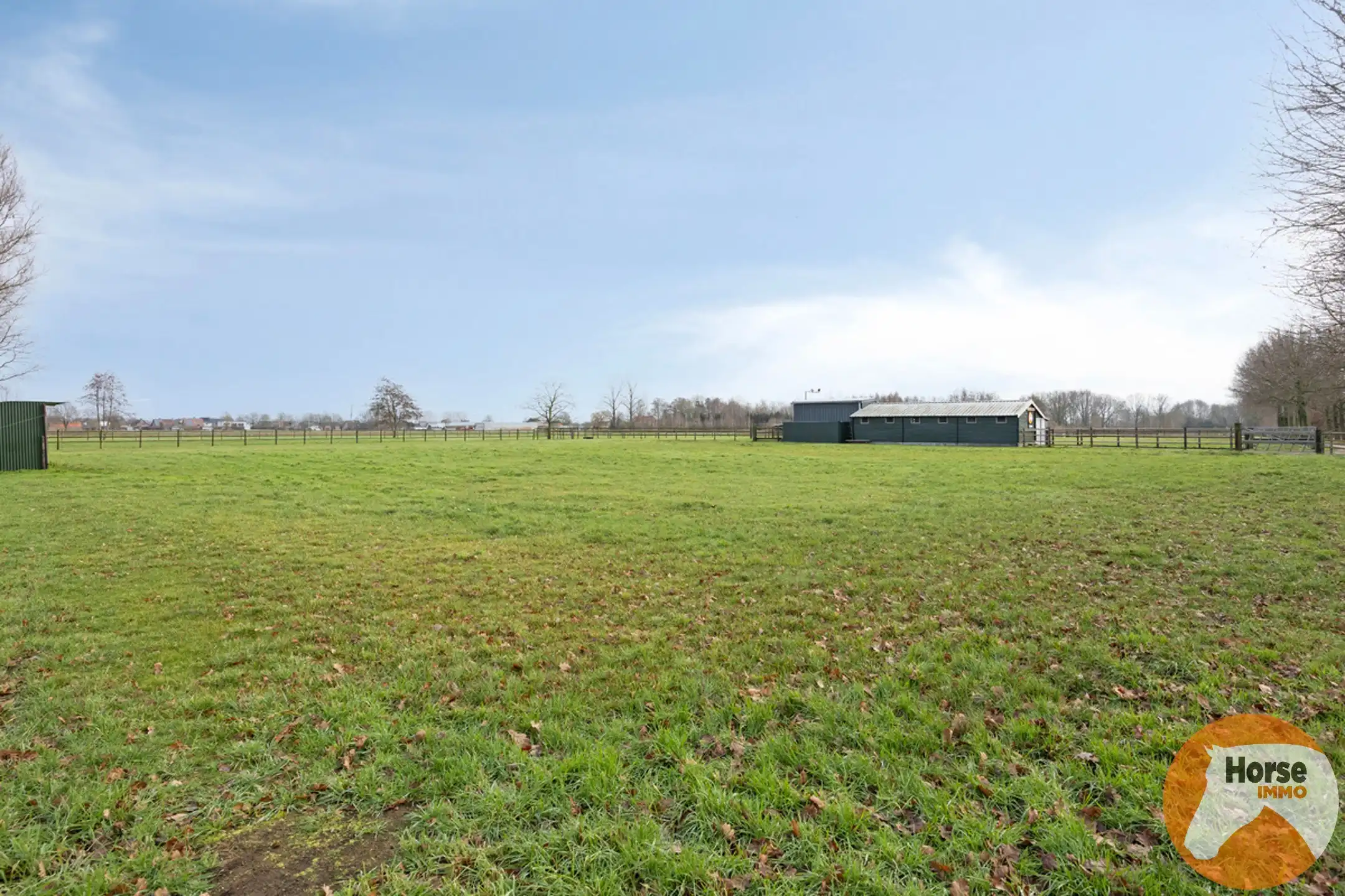 LOCHRISTI - Rustig gelegen stalgebouw op +- 2,3HA foto 2