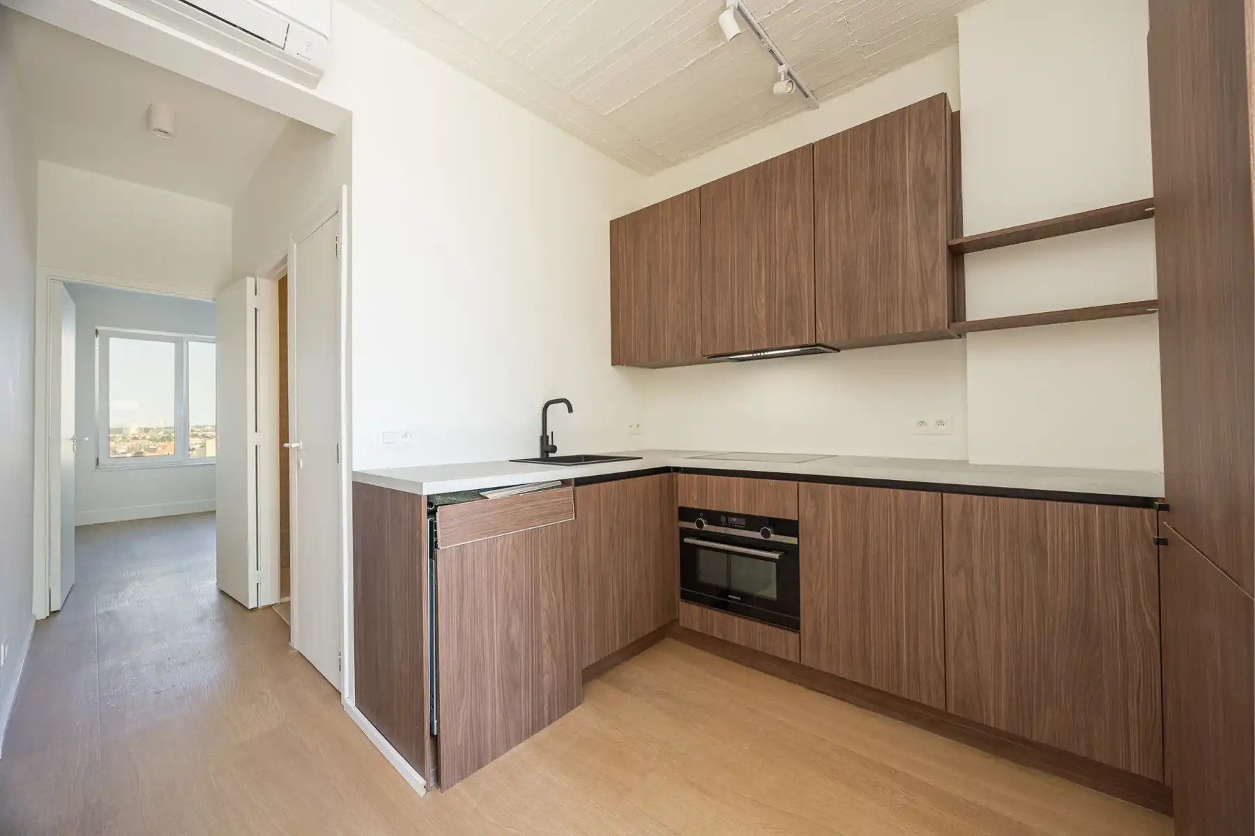 Lichtrijk gerenoveerd appartement met spectaculair uitzicht! foto 7
