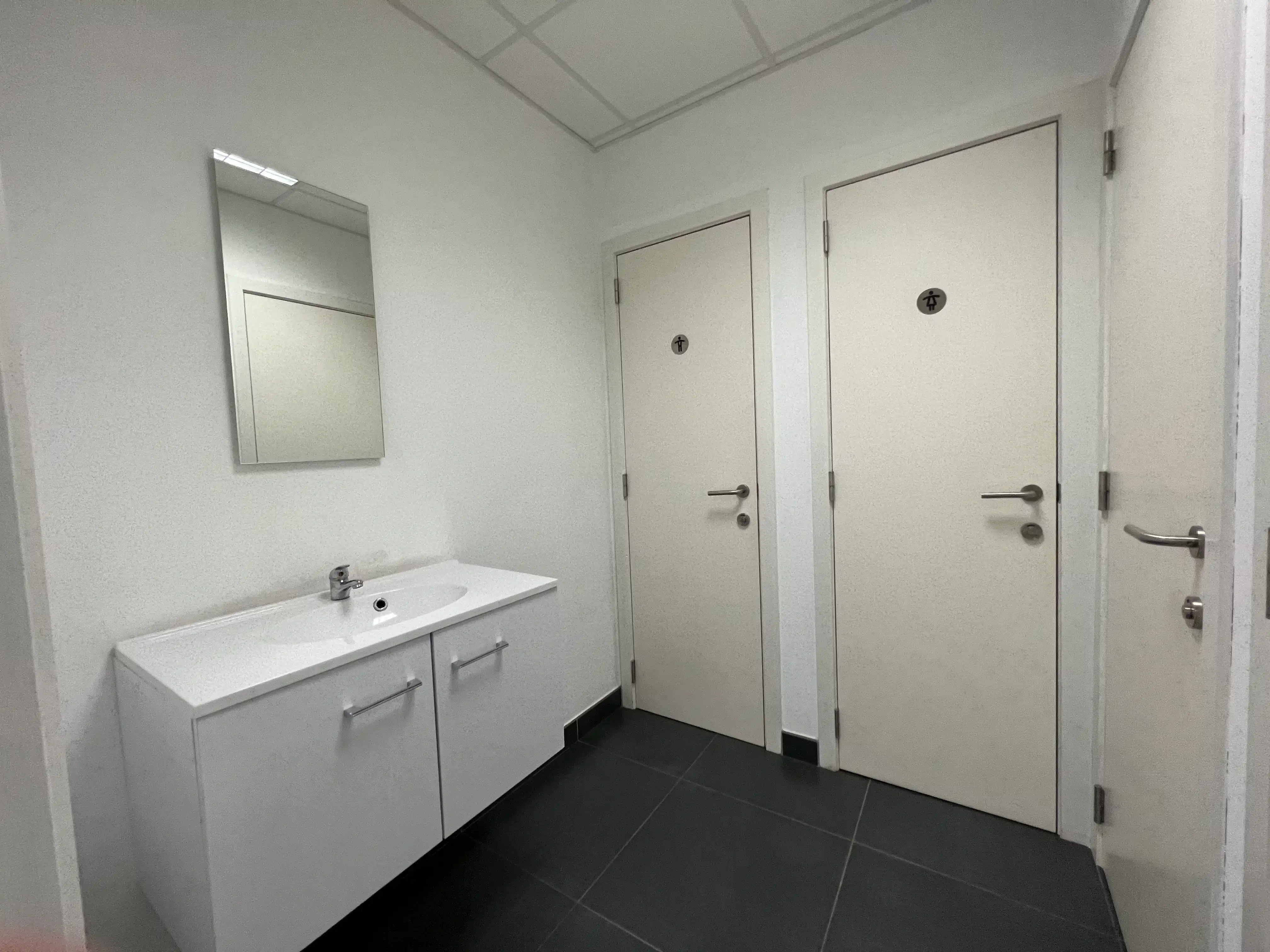 Moderne kantoor-/handelsruimte met duplex appartement – topligging Kortrijk-Wevelgem foto 15