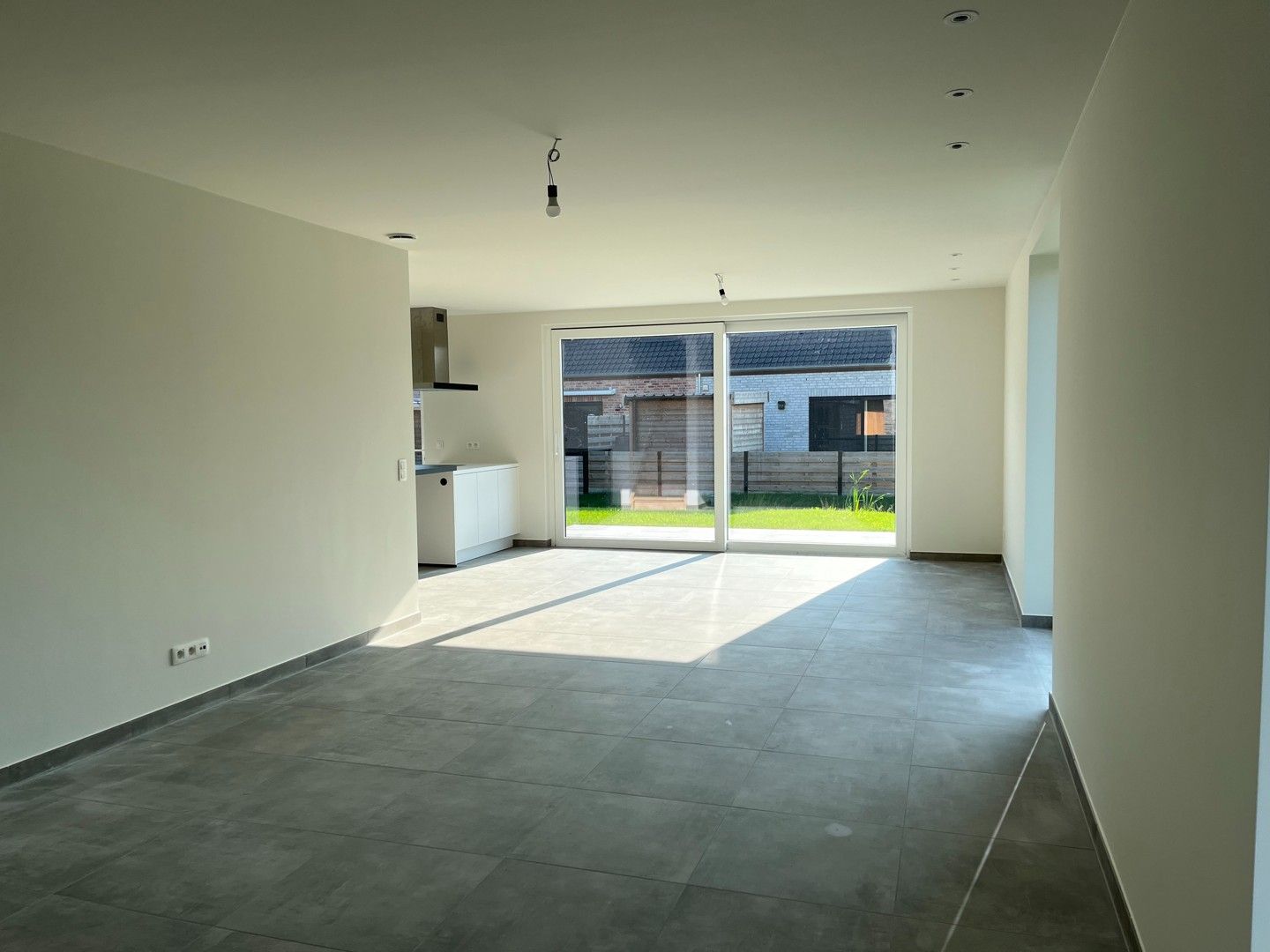 Moderne alleenstaande nieuwbouwwoning in een rustige doodlopende straat te Adegem foto 3