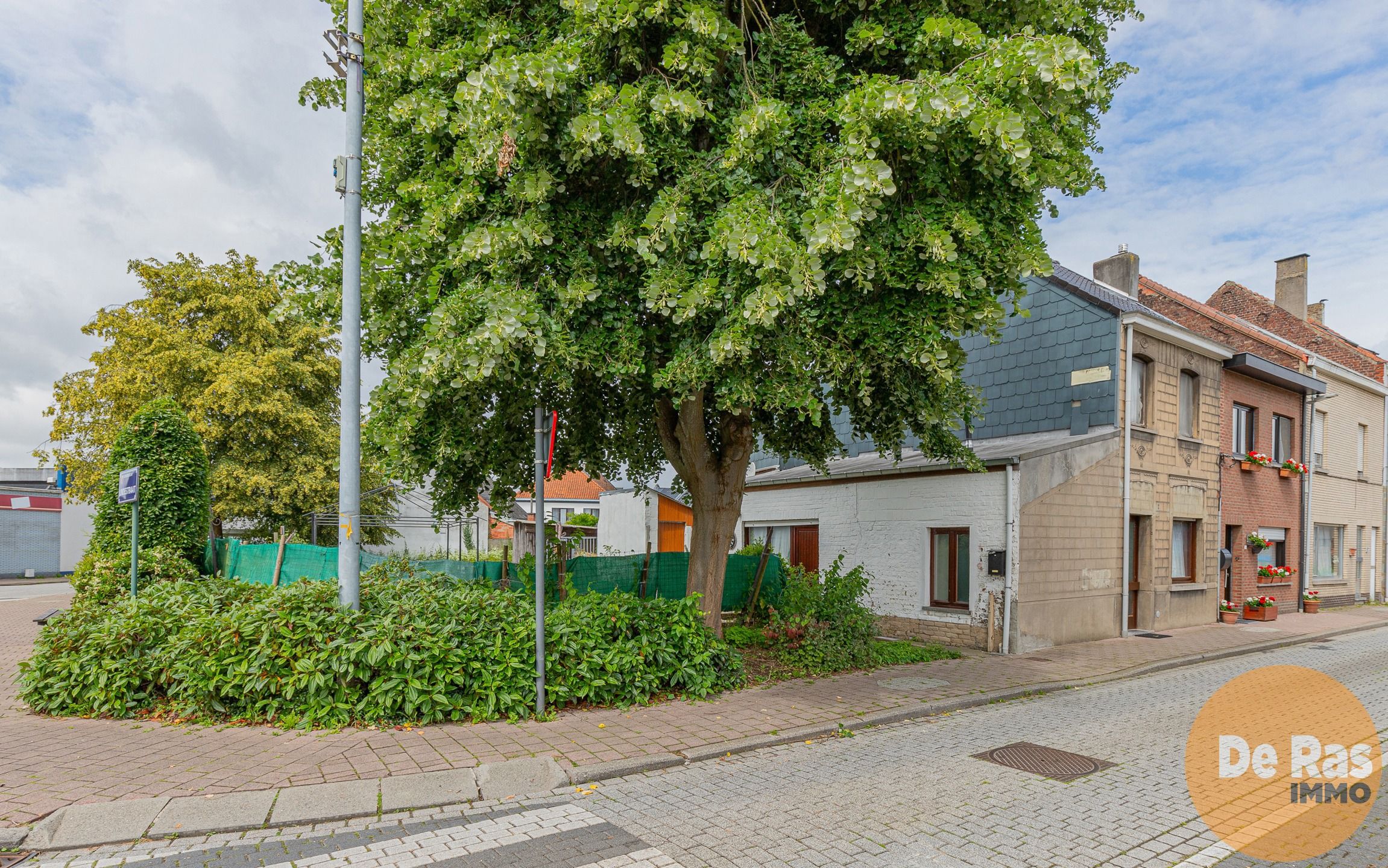 DENDERLEEUW - Halfopen woning met ruime tuin nabij station foto 11