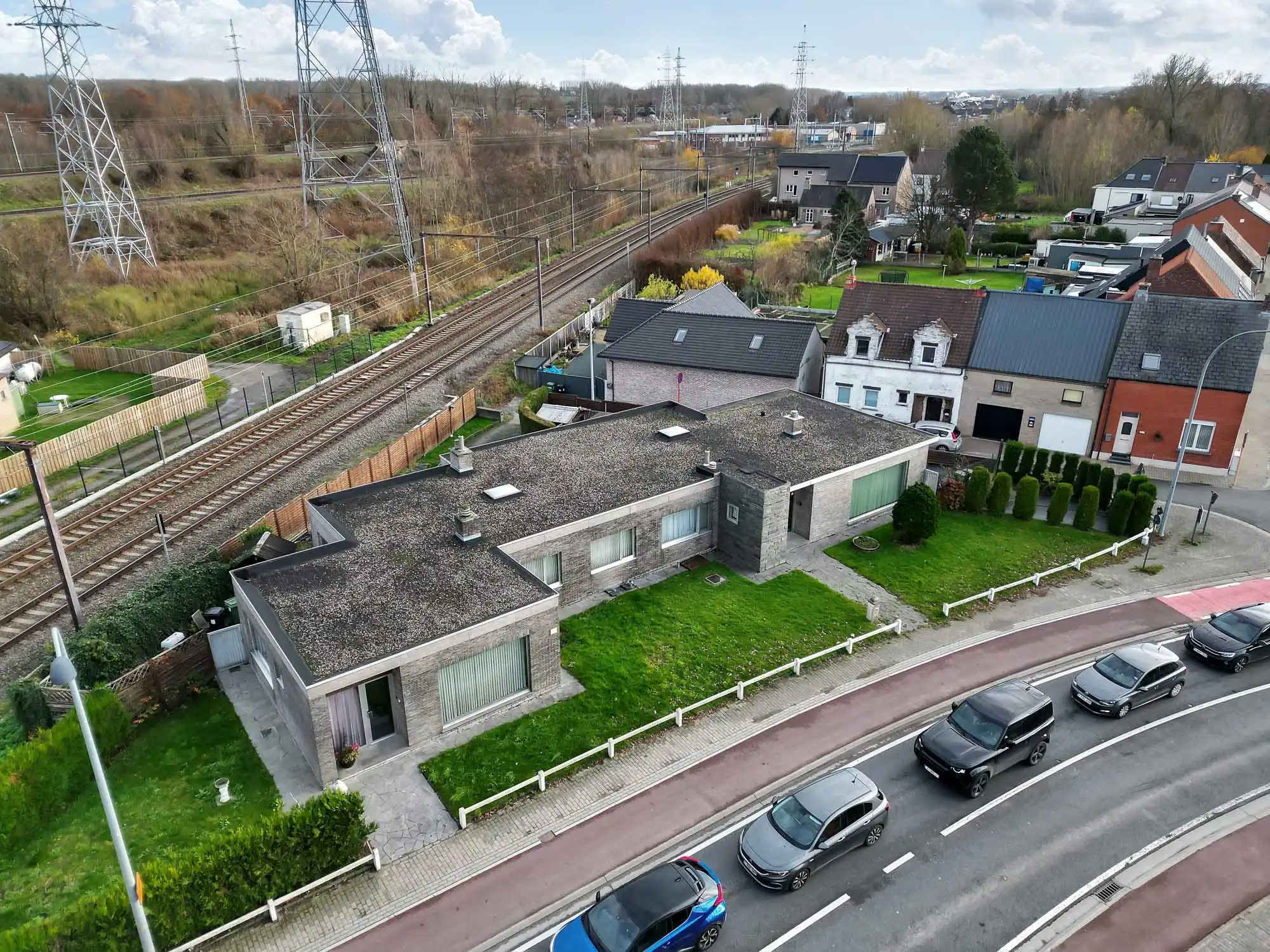 Bungalow met garage en tuintje op strategische ligging foto 24