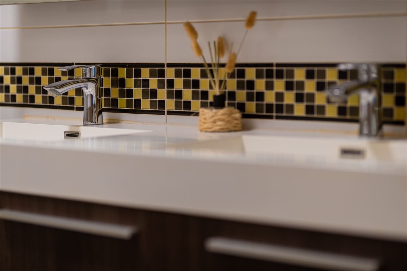 Modern afgewerkte en gerenoveerde gezinswonig met tuin op 2are93 foto 11