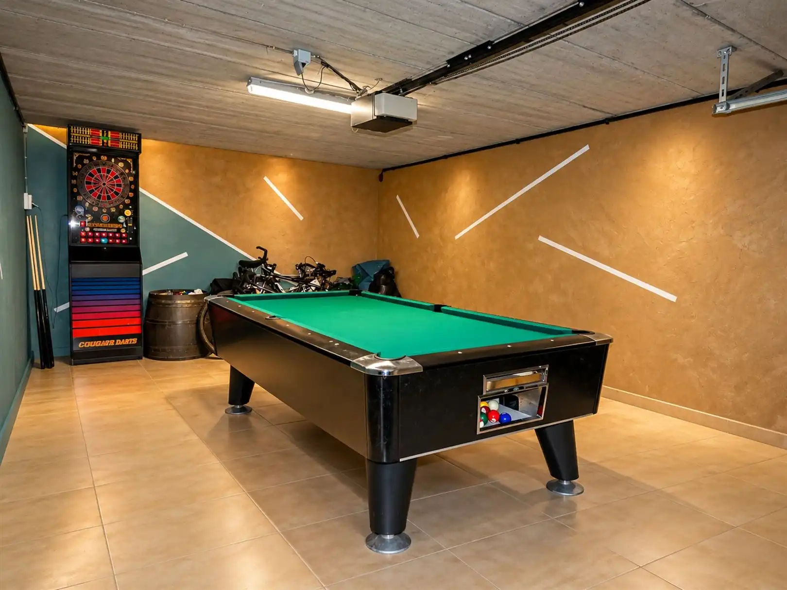 Woning met ruime tuin midden in het groen foto 11
