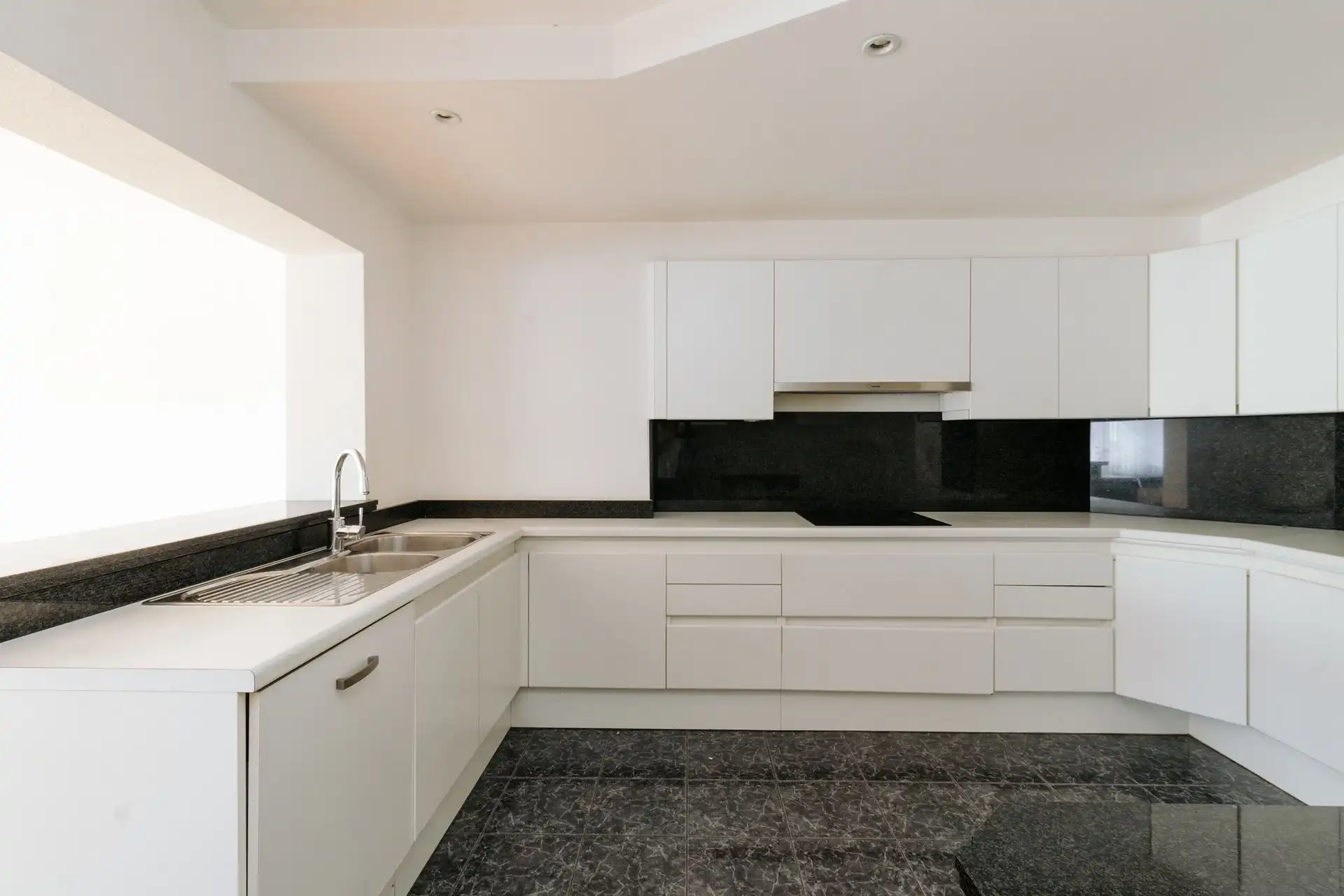 Zeer ruim 2-slaapkamerappartement in het centrum van Wilrijk foto 4