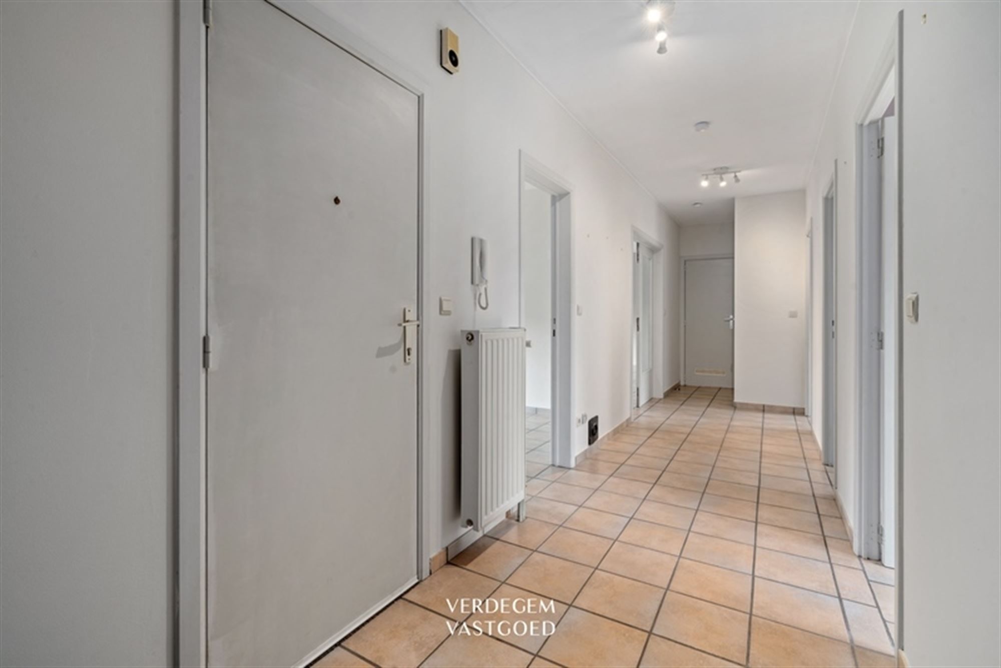 Instapklaar en energiezuinig appartement met 2 slaapkamers, groot terras en garage foto 9