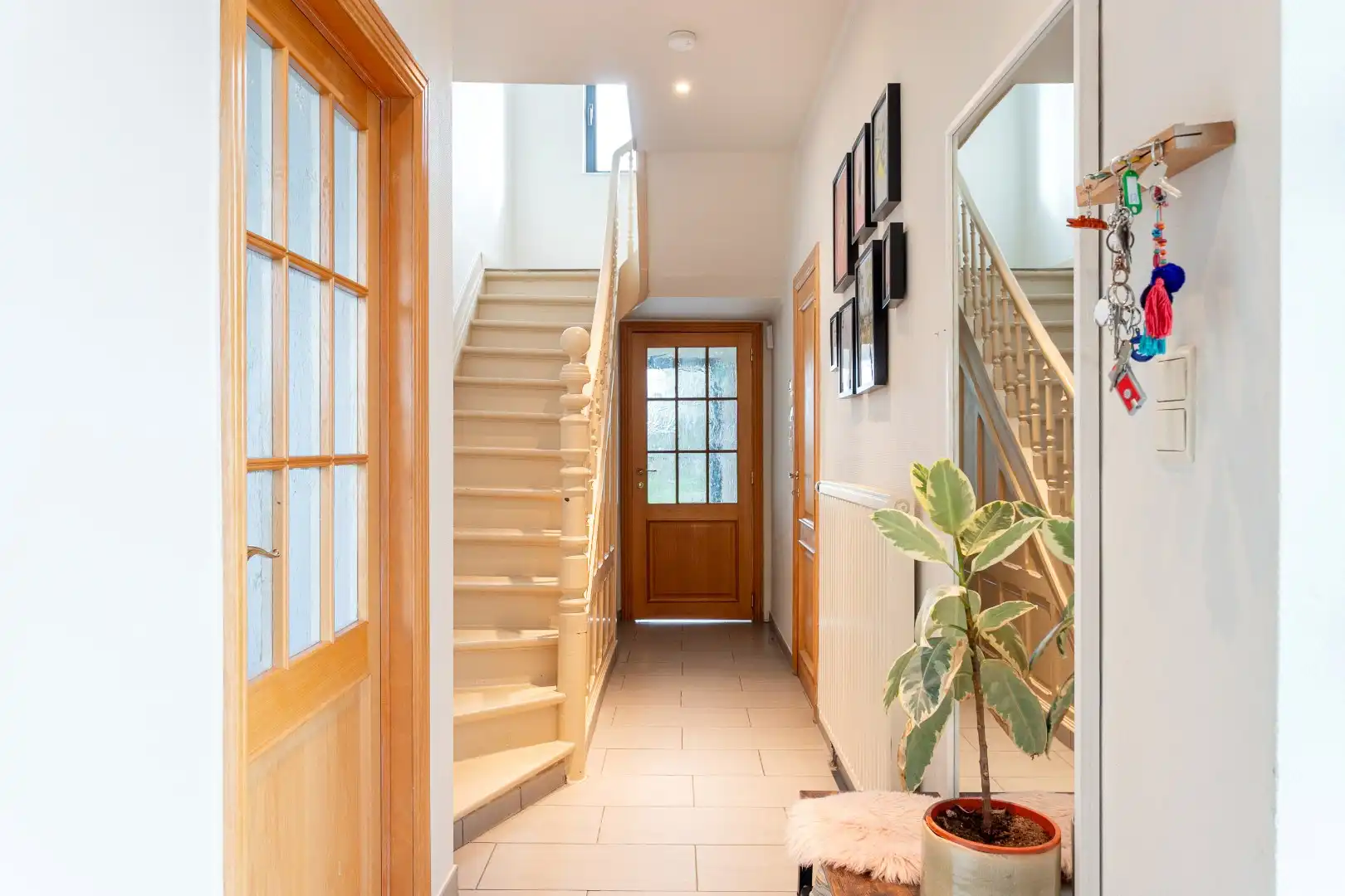 Instapklare driegevelwoning met 3 slpk te Lembeek foto 2
