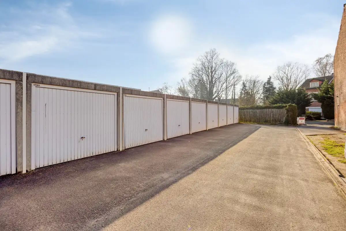 Trendy woning met dubbele garage foto 21