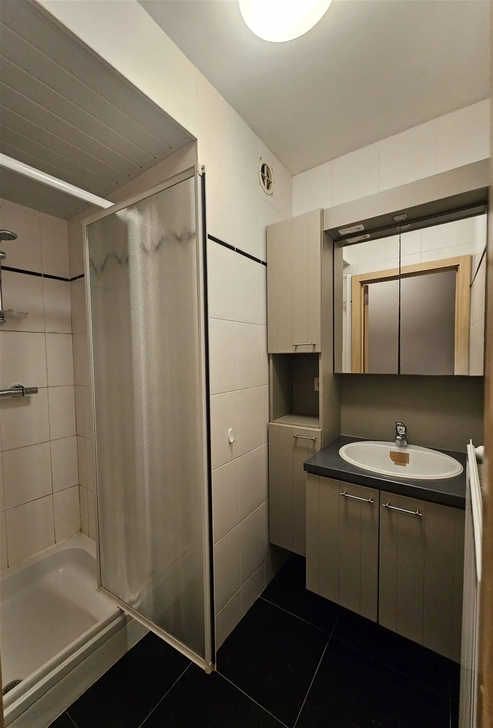 Gelijkvloers appartement met tuin en garagebox. foto 7