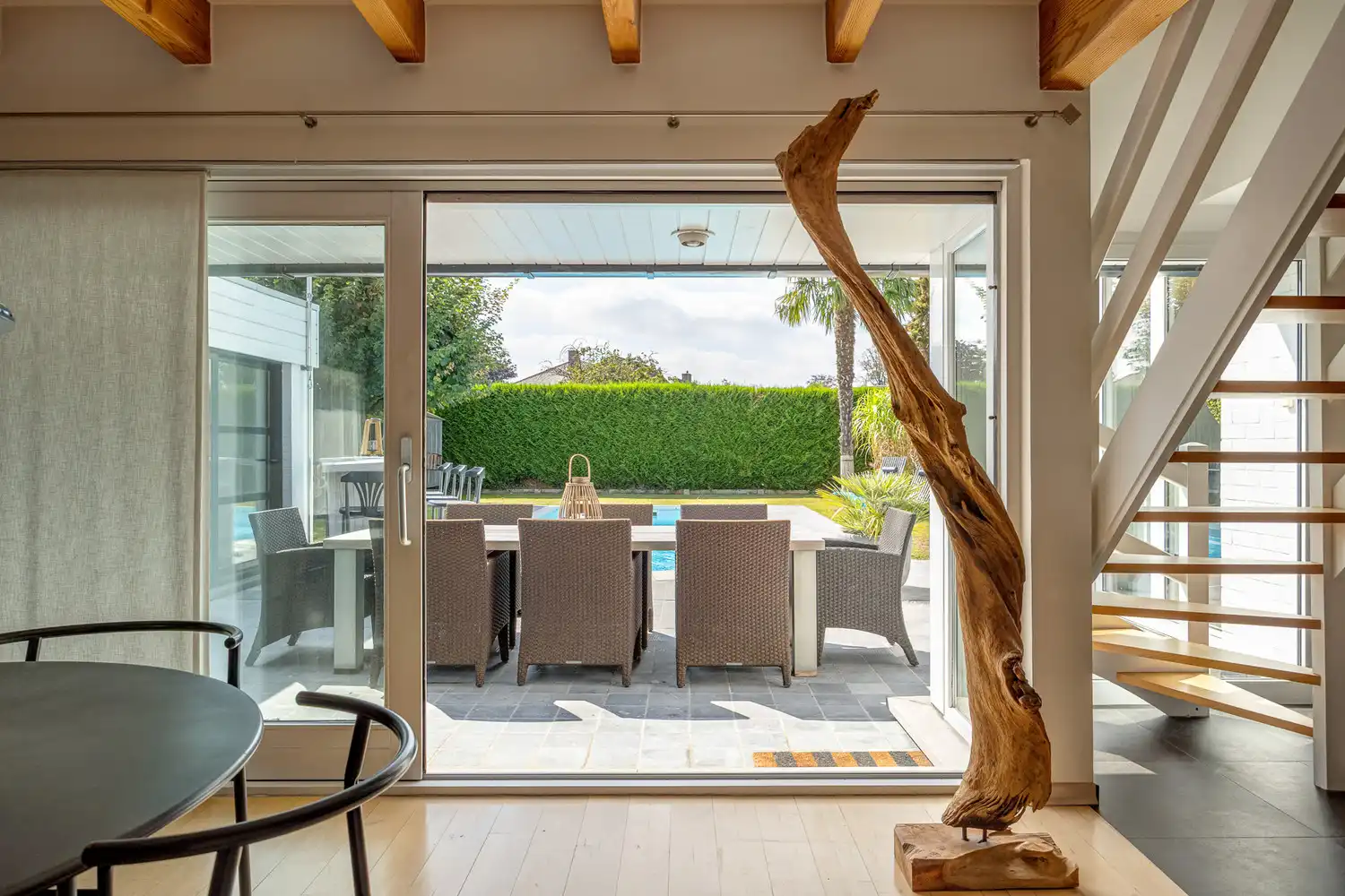 Karaktervolle villa met prachtige tuin en zwembad in doodlopende straat foto 7