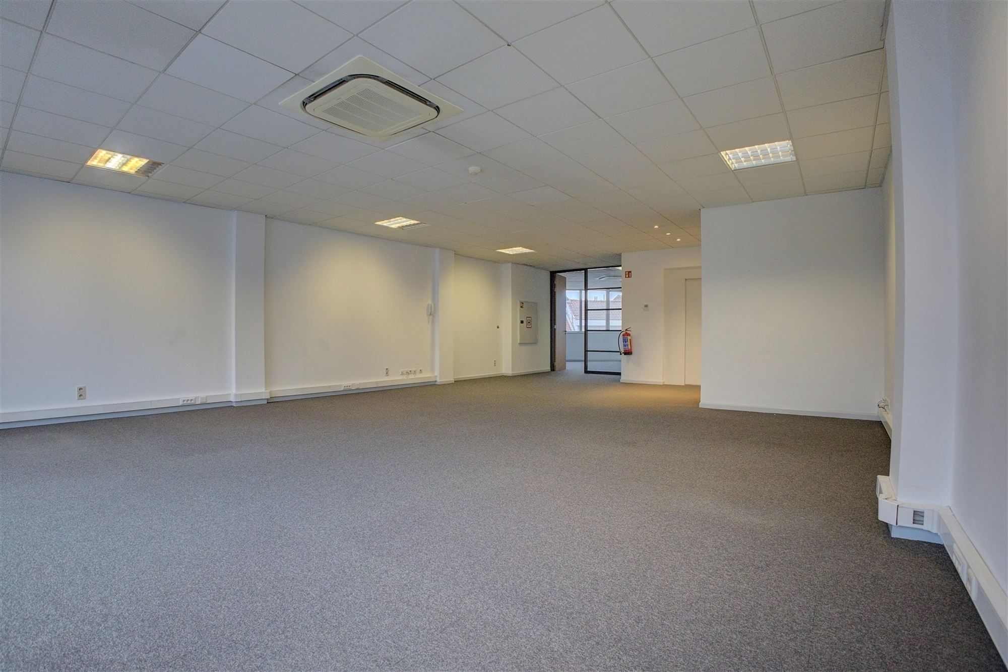 Kantoorgebouw/ conversie tot 7 appartementen mogelijk foto 3