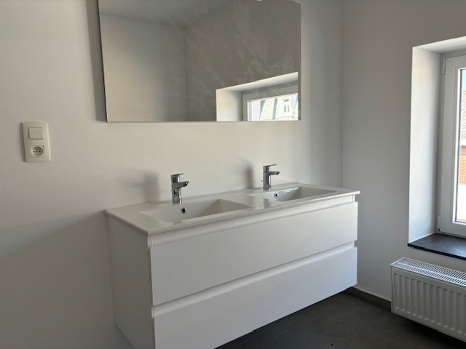 Volledig rerenoveerde woning 5 slpks 2 badks centrum Landen foto 30