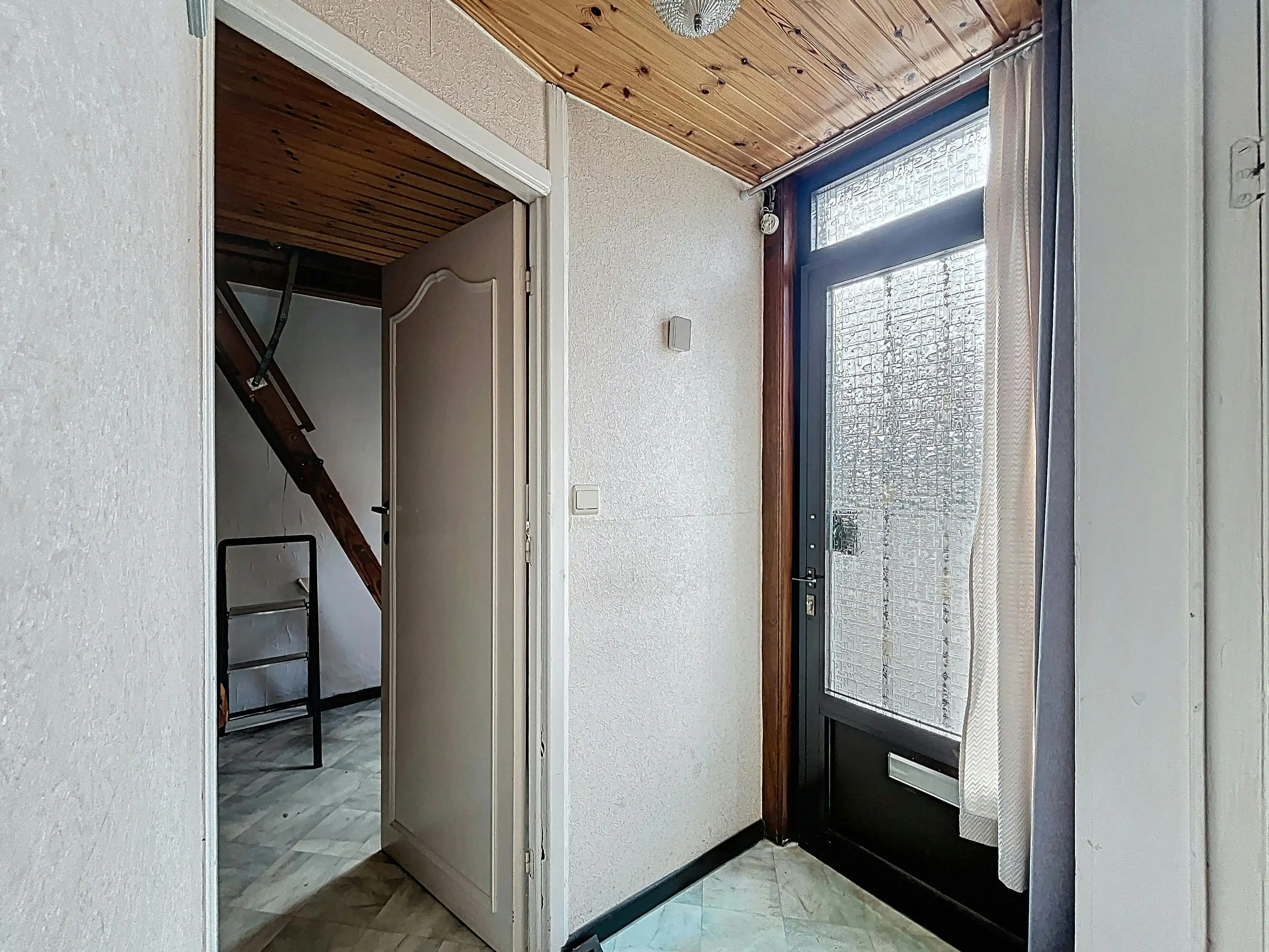 Te renoveren woning in het centrum van Ursel foto 7