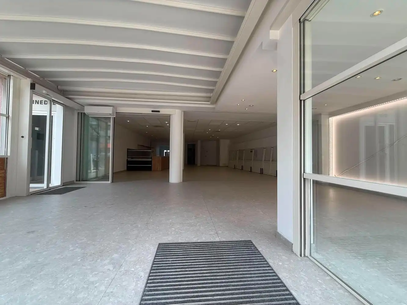 Multifunctioneel handelspand op toplocatie in Oostduinkerke-Bad foto 30